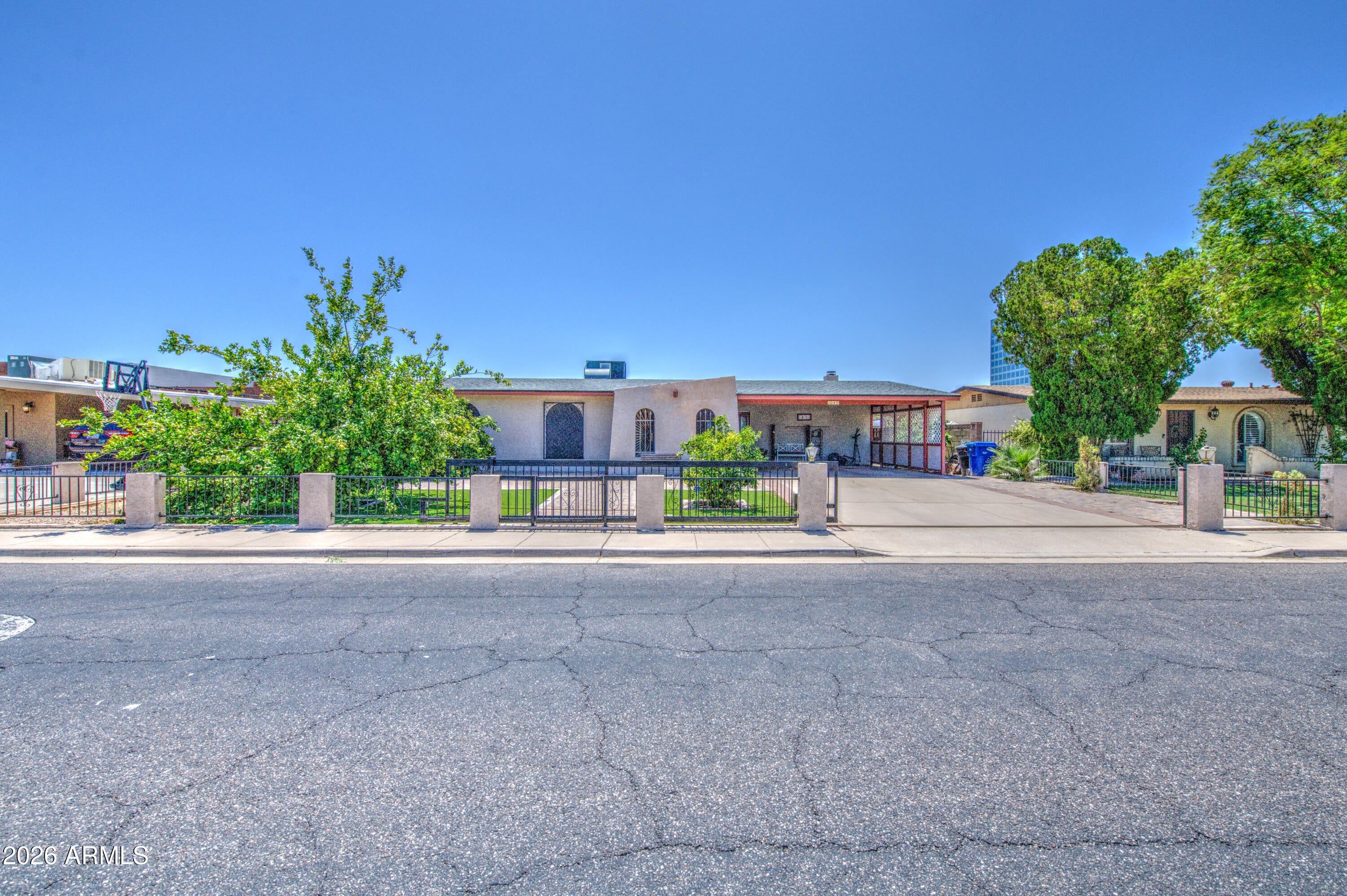 1049 W FRITO Avenue