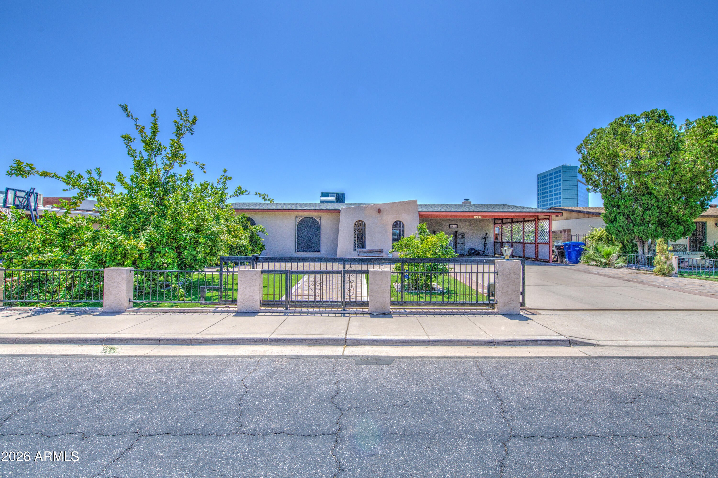 1049 W FRITO Avenue