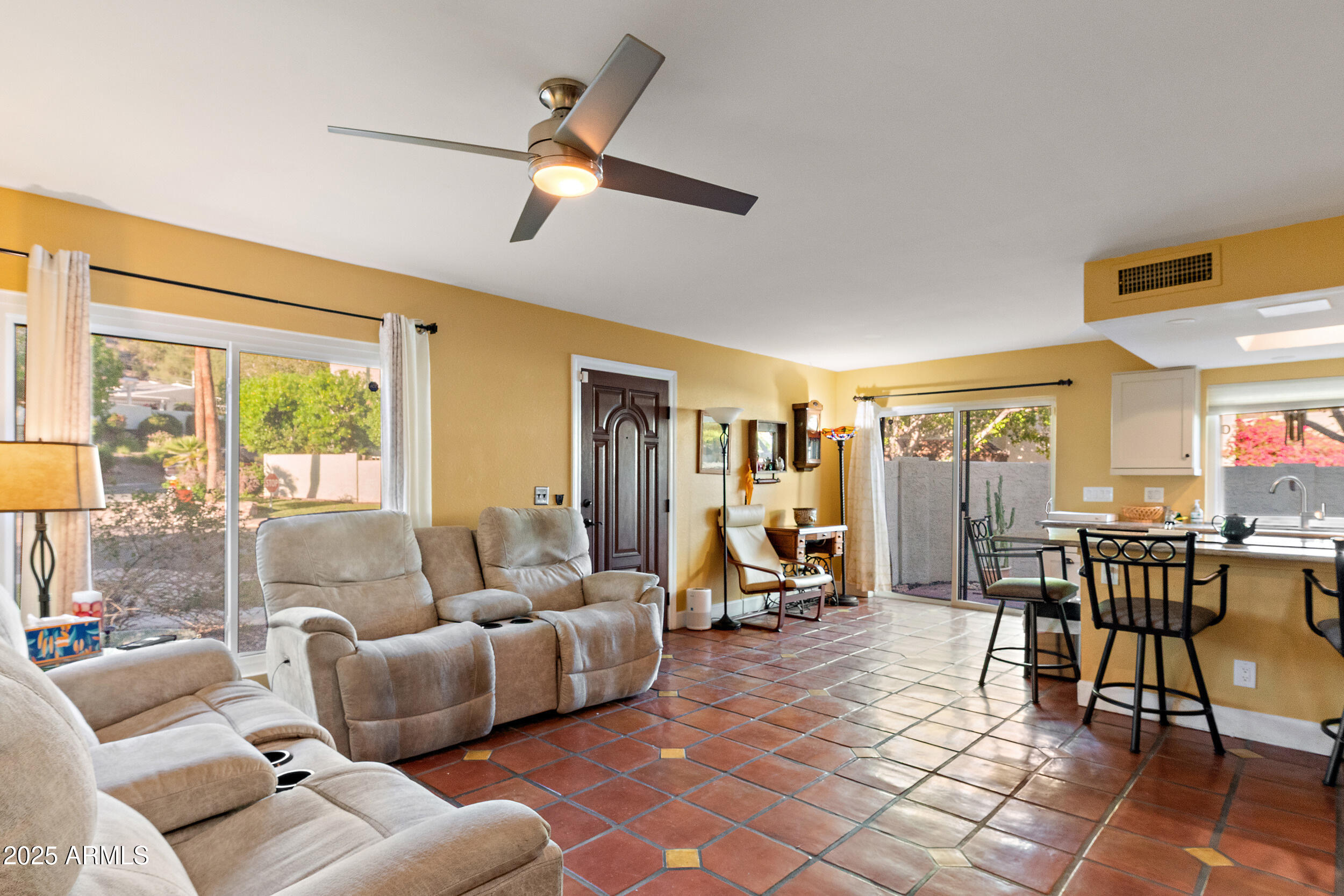 1803 E FRIER Drive 3