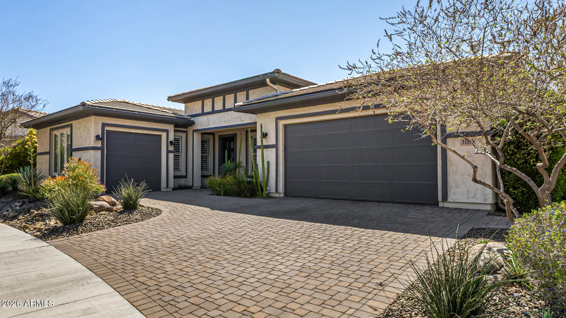 3105 E CASHMAN Drive