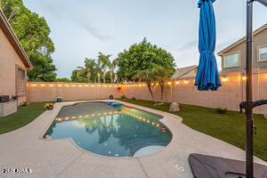 7027 W BLACKHAWK Drive