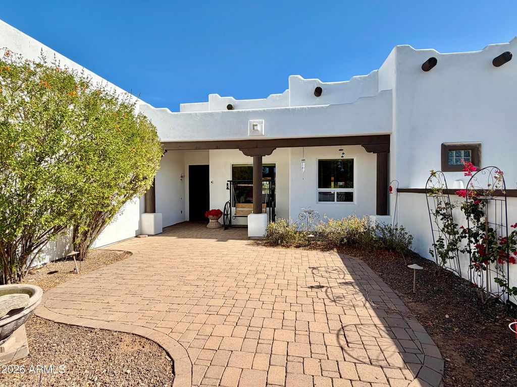 Photo of 605 W Ridgecrest Road, Phoenix, AZ 85086 (MLS # 7030392)