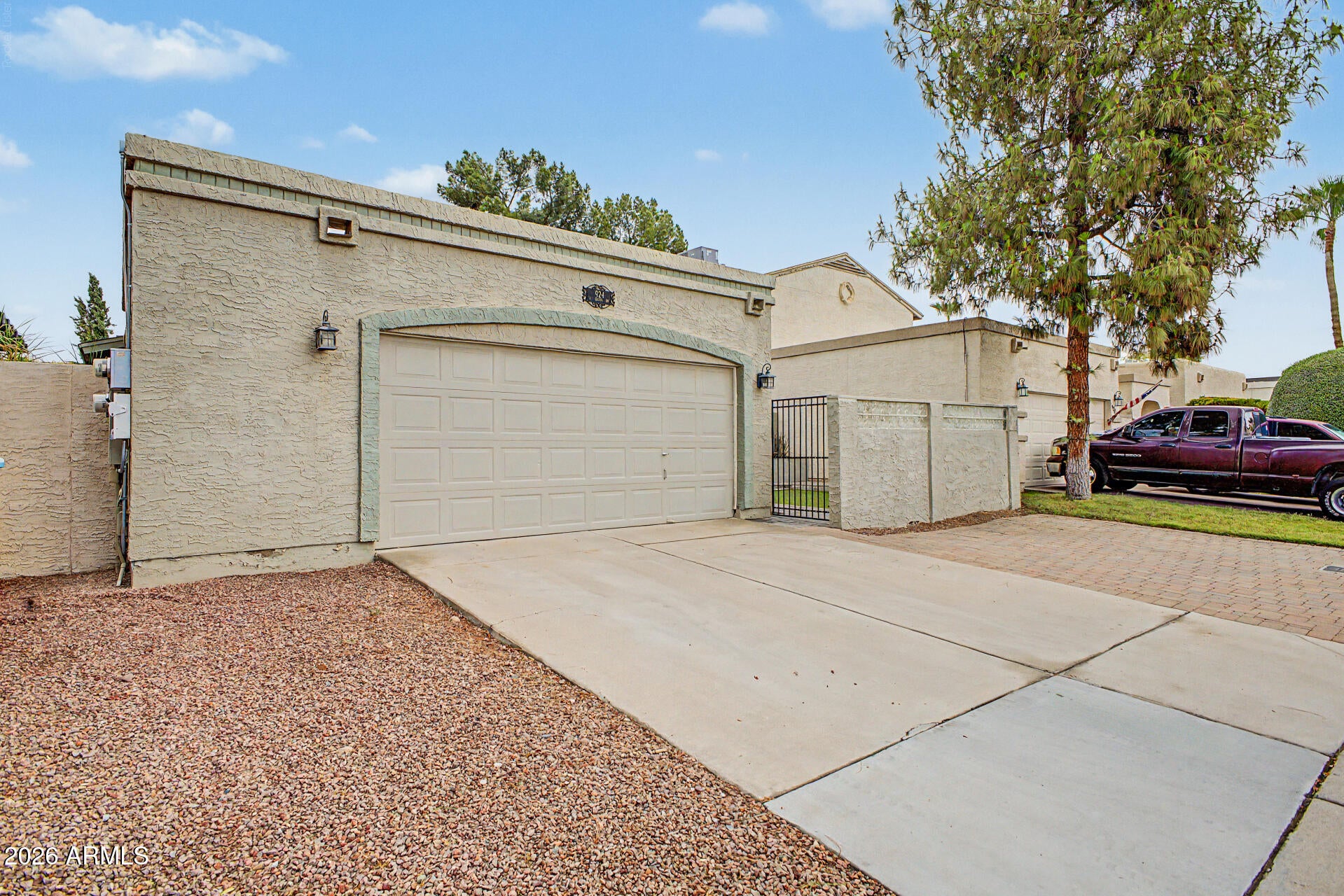 924 E ESCUDA Drive