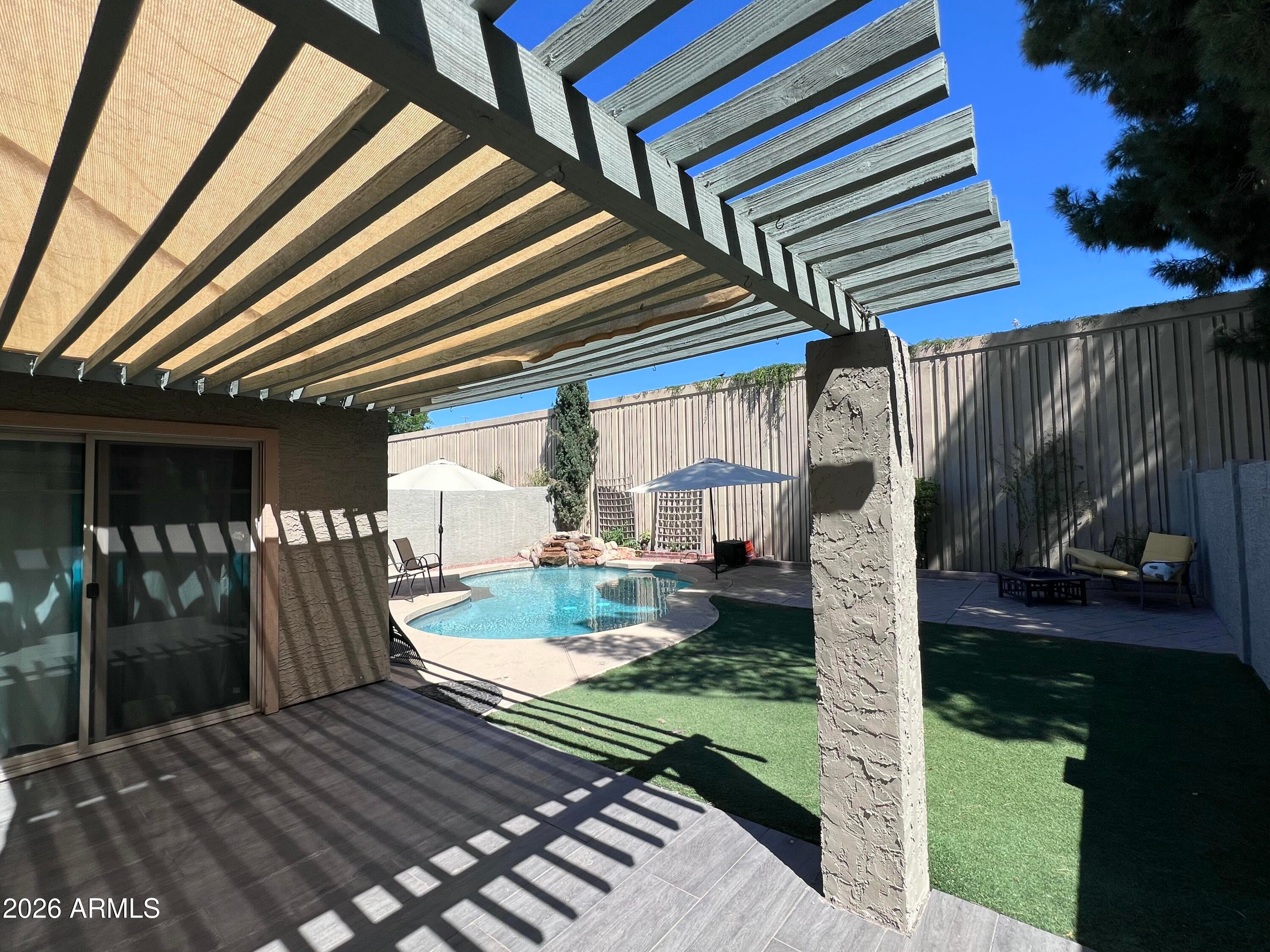 924 E ESCUDA Drive