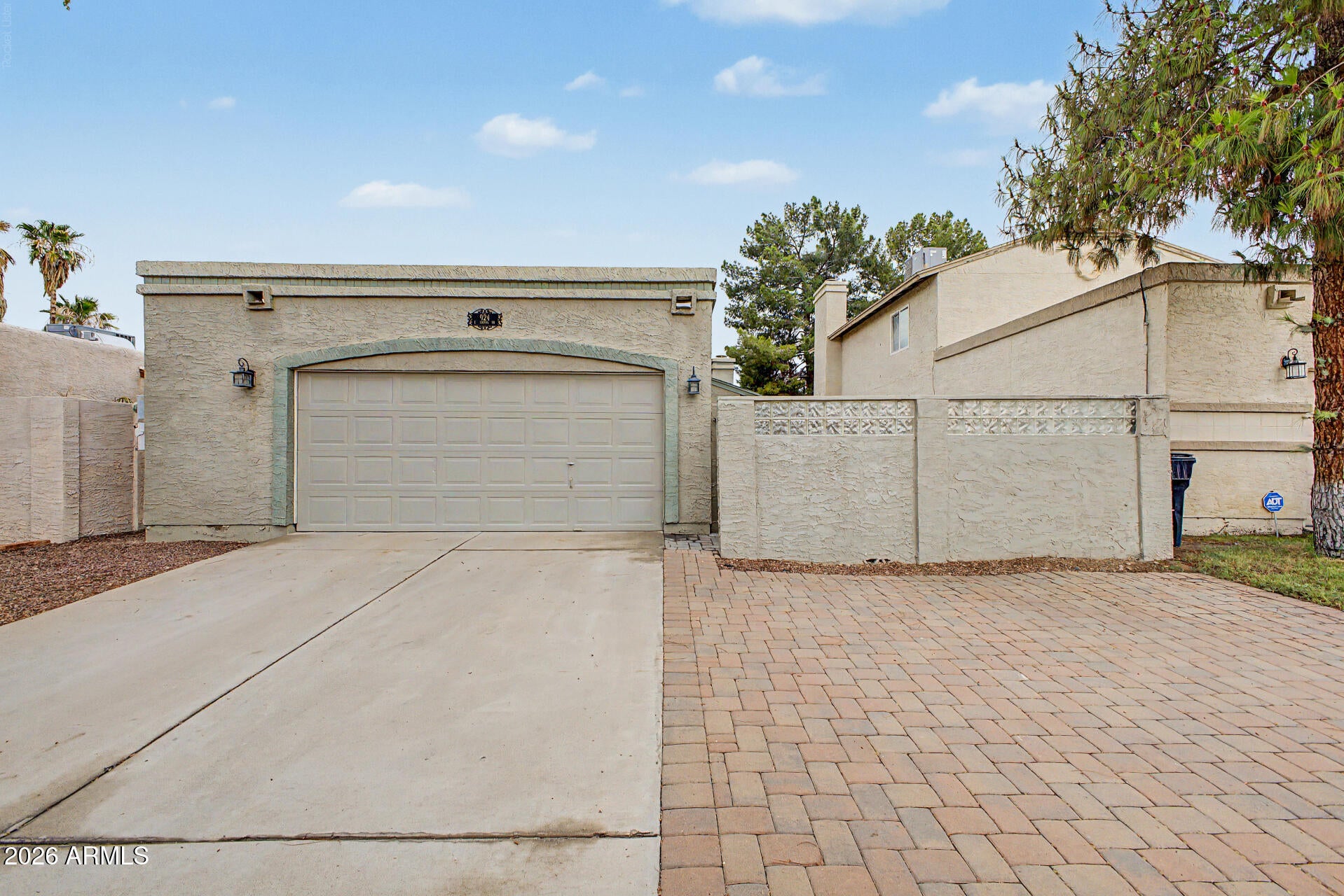 924 E ESCUDA Drive