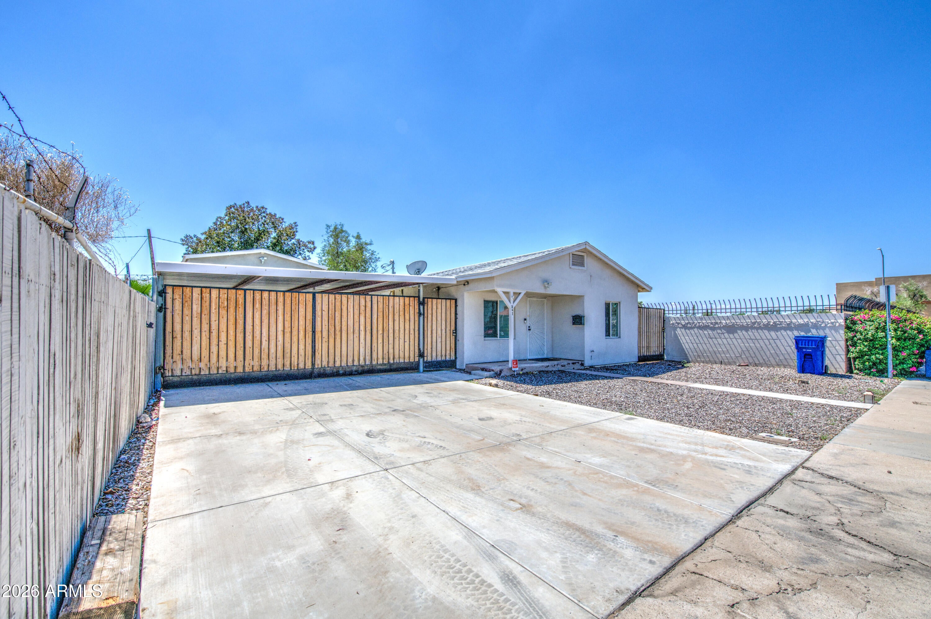 547 W MAHONEY Avenue