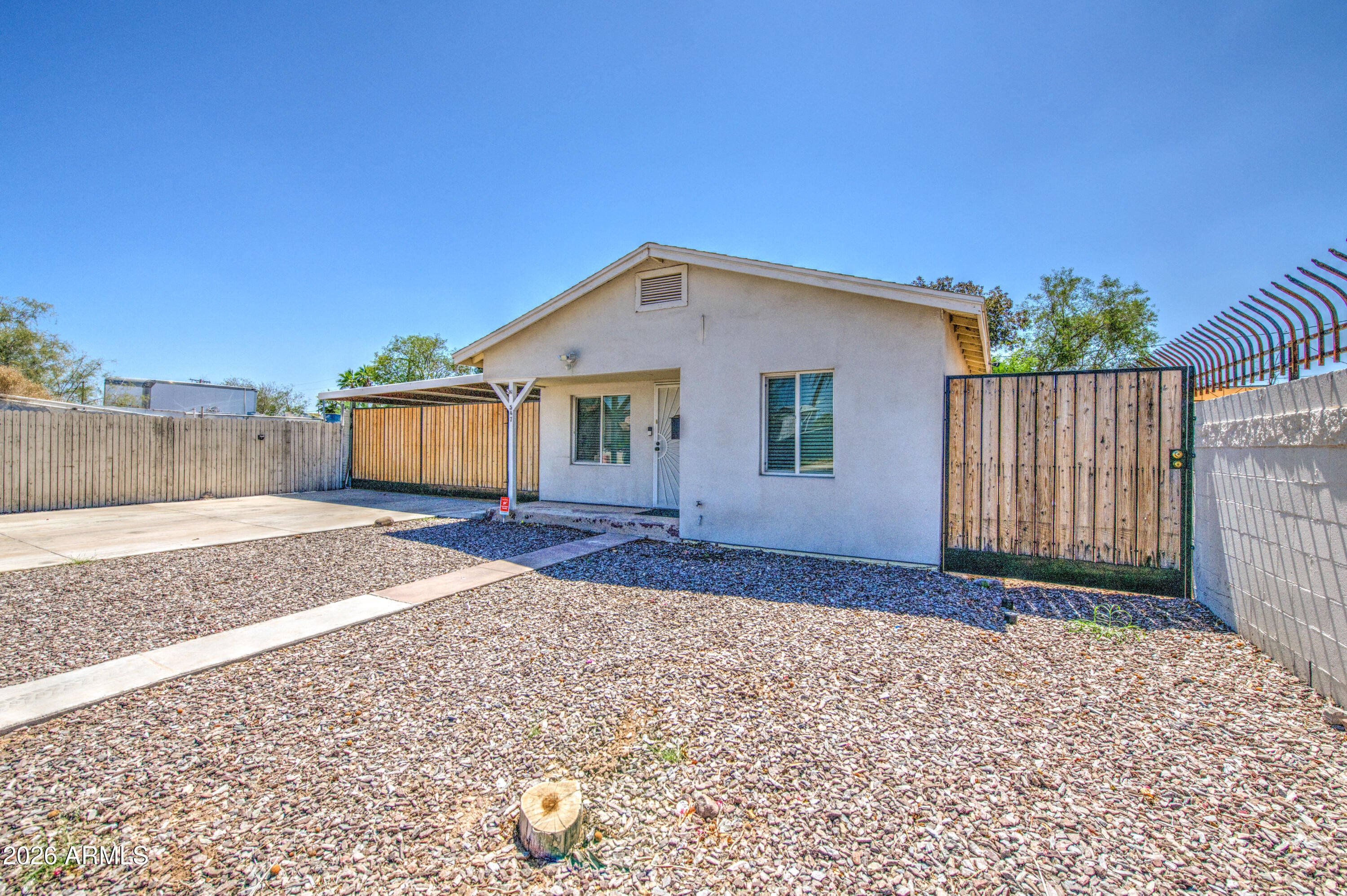 547 W MAHONEY Avenue