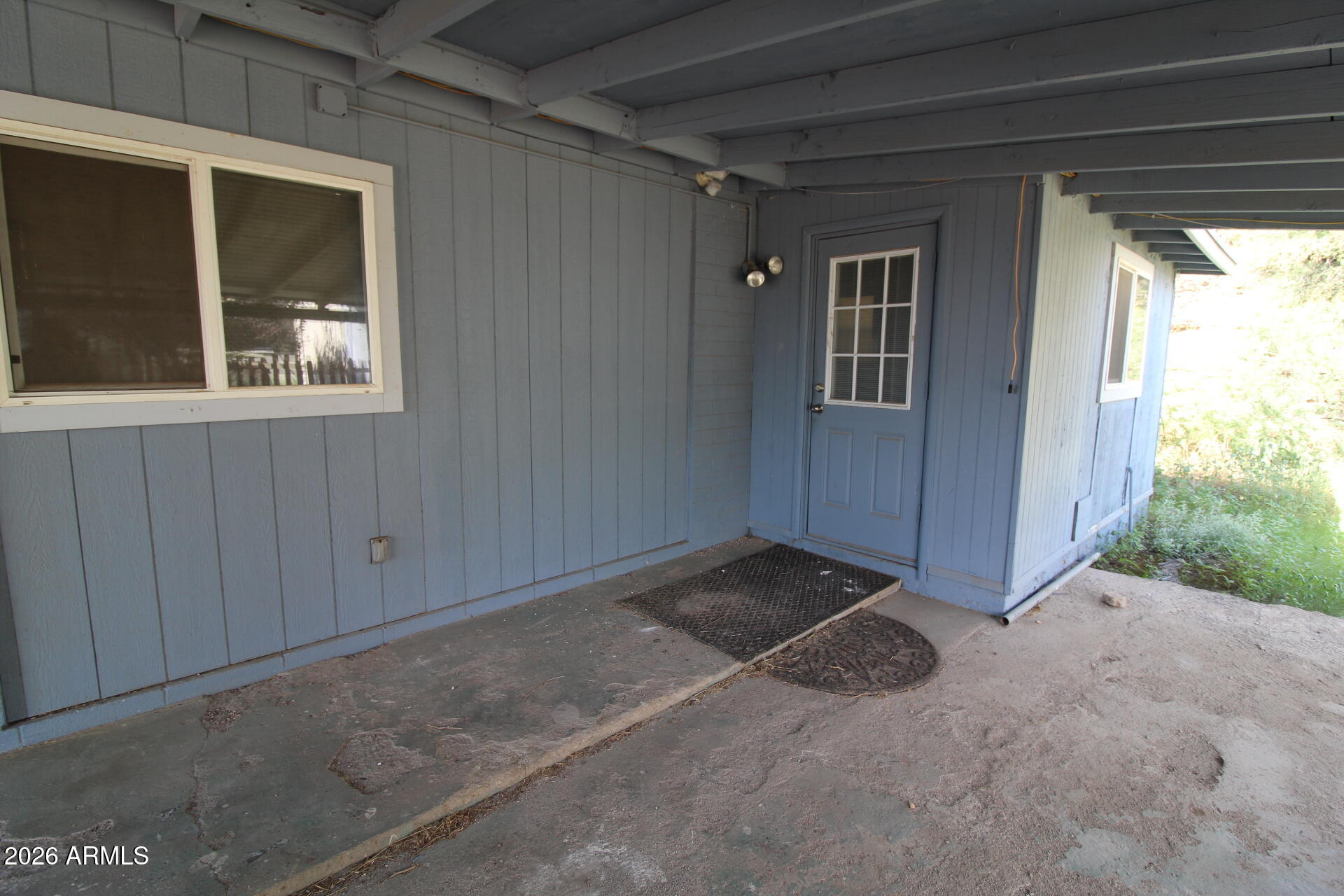 585 W BANKER Avenue