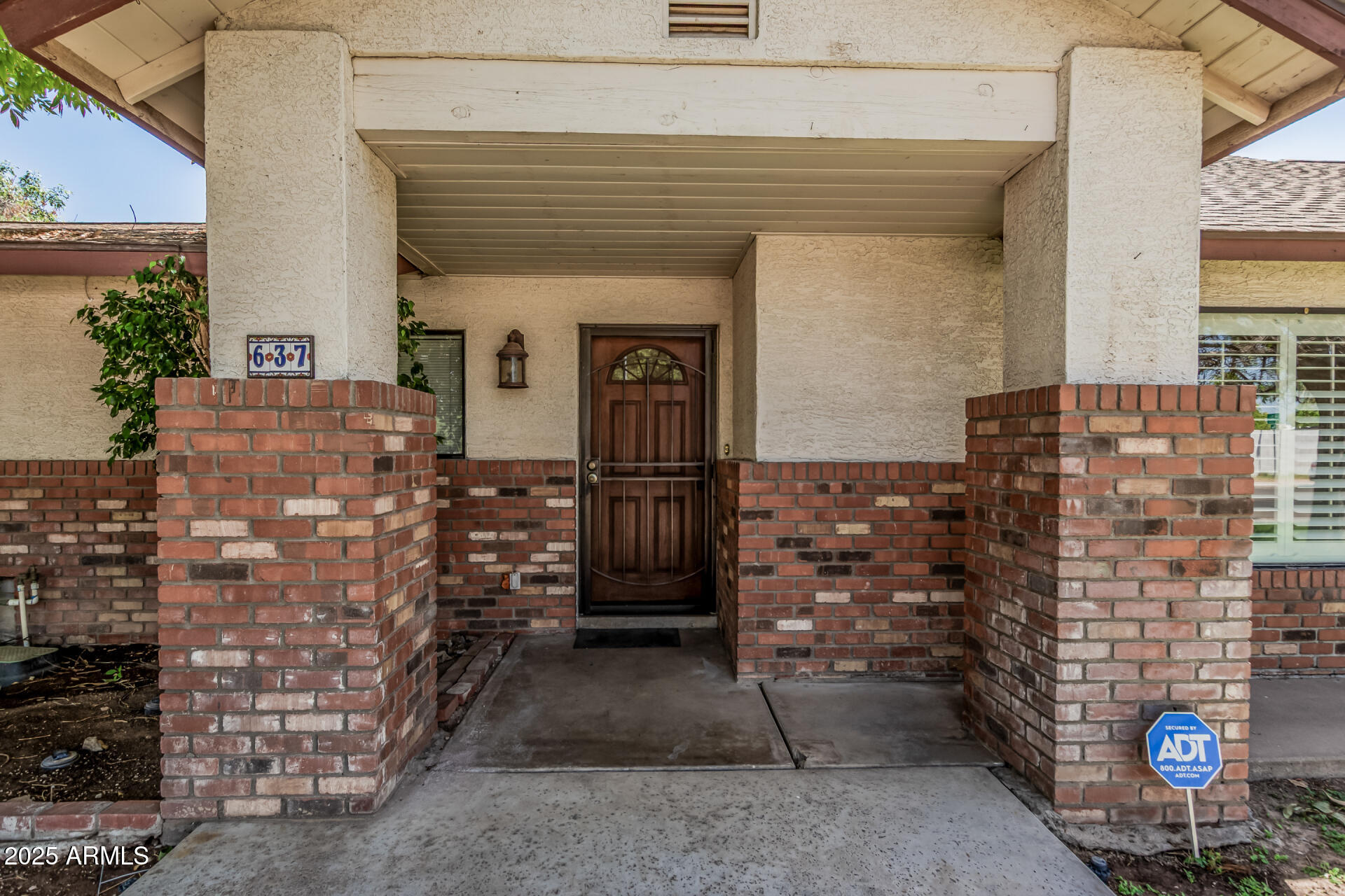 637 W 6TH Street