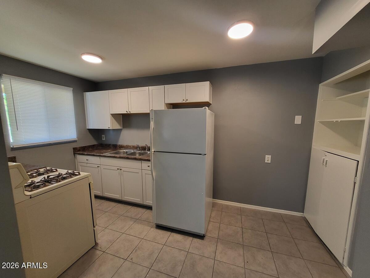 1445 S Kenneth Place Apt H