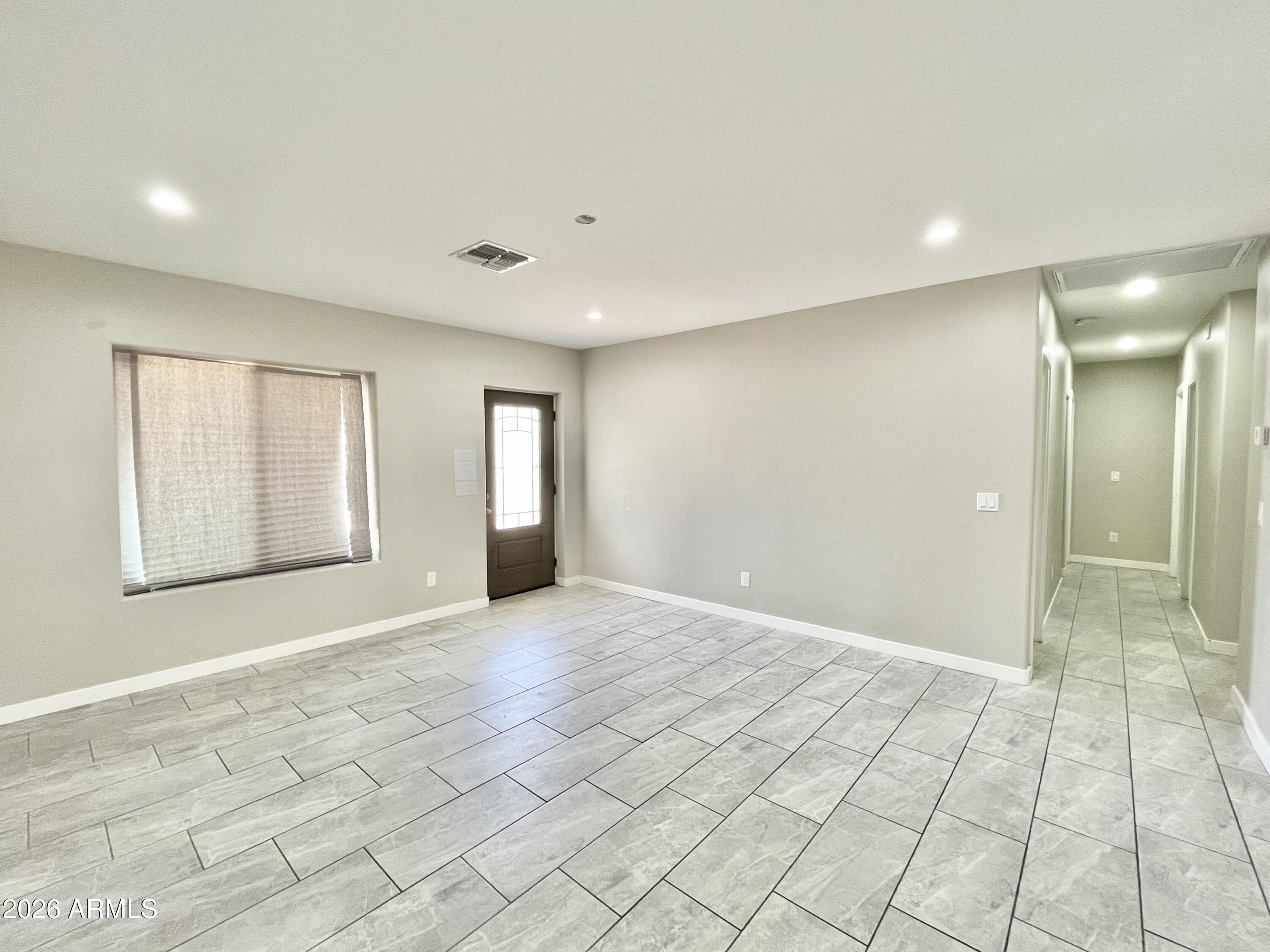 5211 N 8TH Place