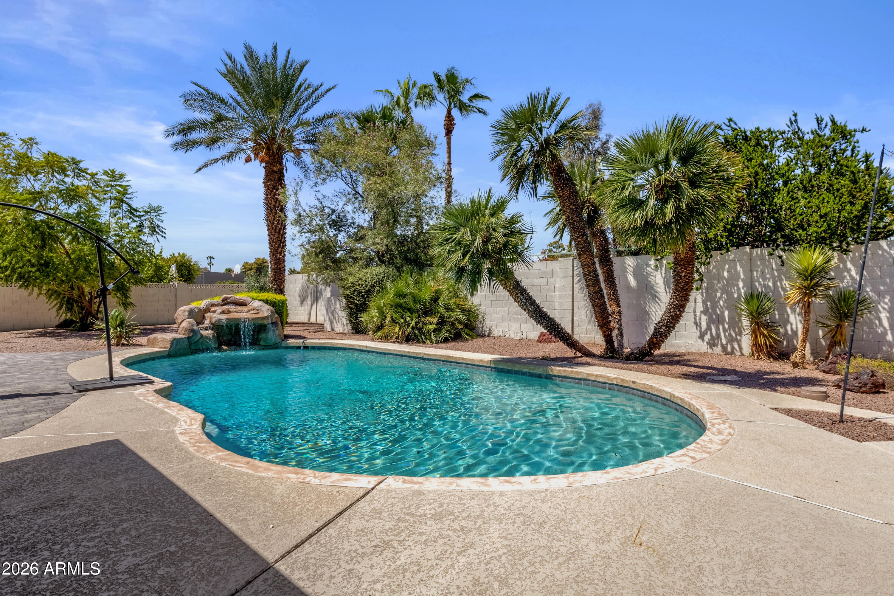 5712 E WINDROSE Drive