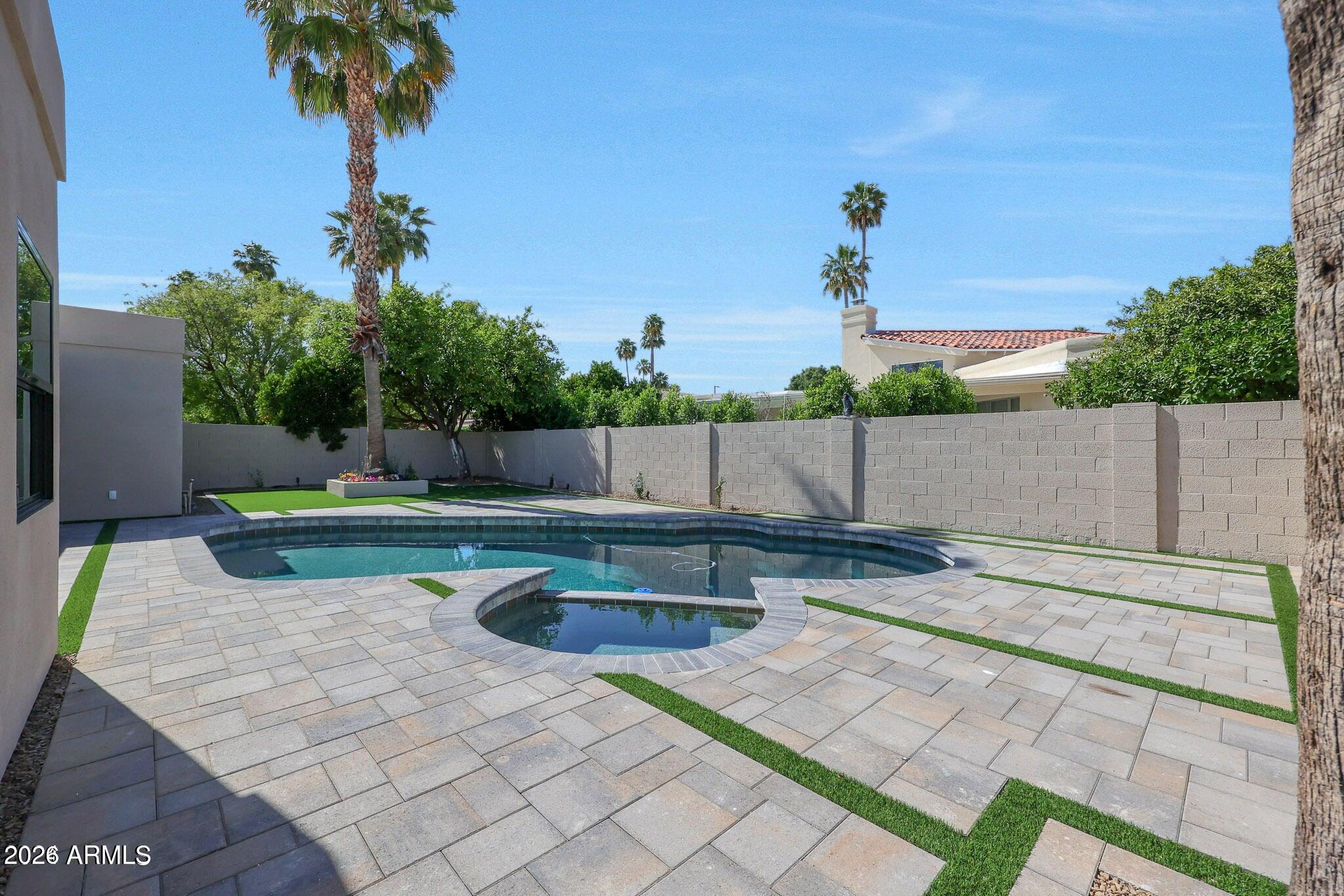 7318 E LAS PALMARITAS Drive