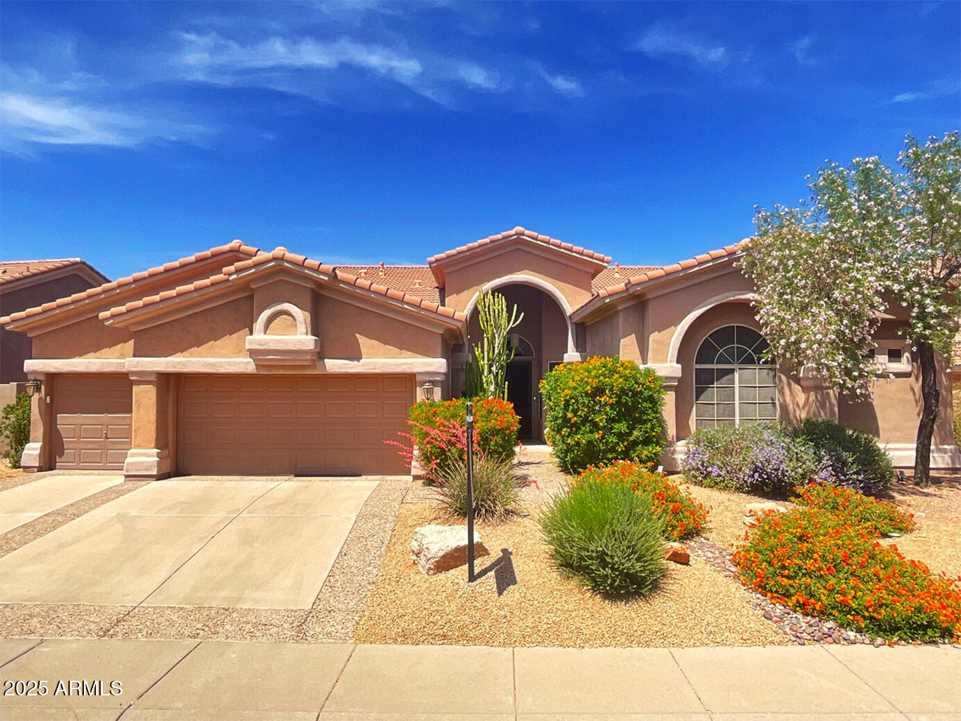 4410 E ROBIN Lane
