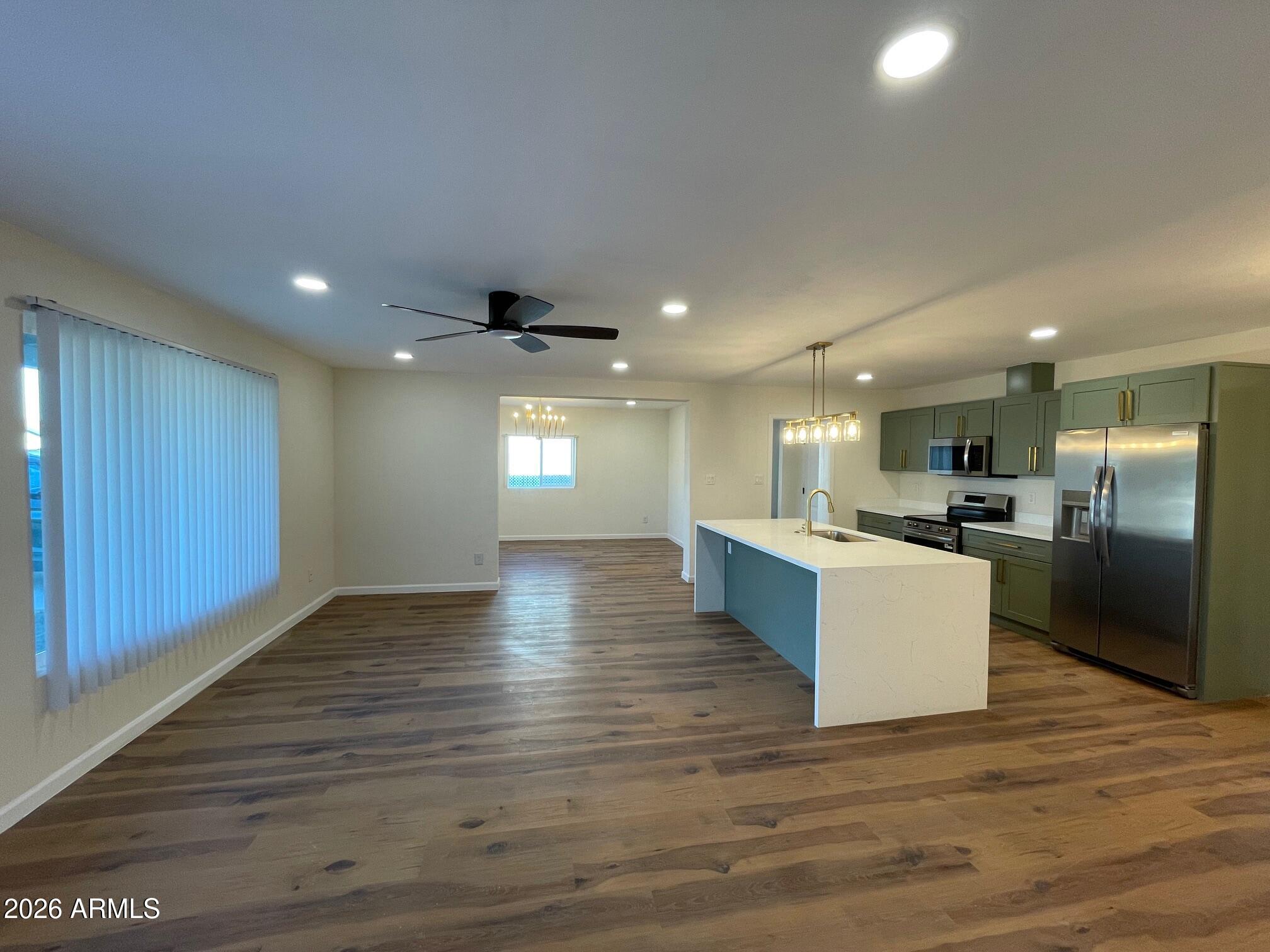 1819 W MORTEN Avenue