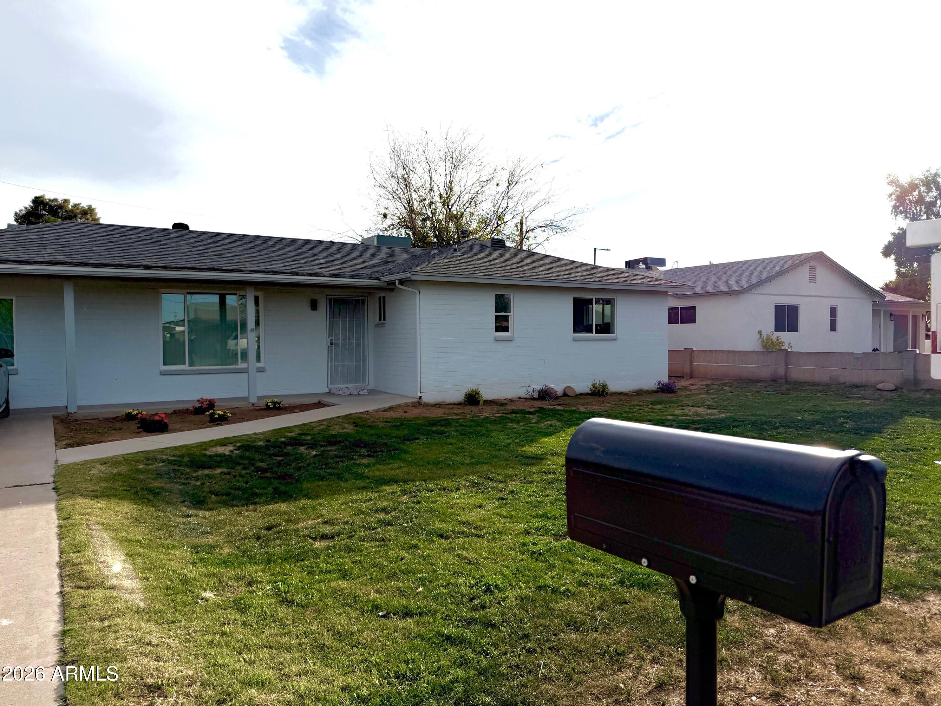 1819 W MORTEN Avenue