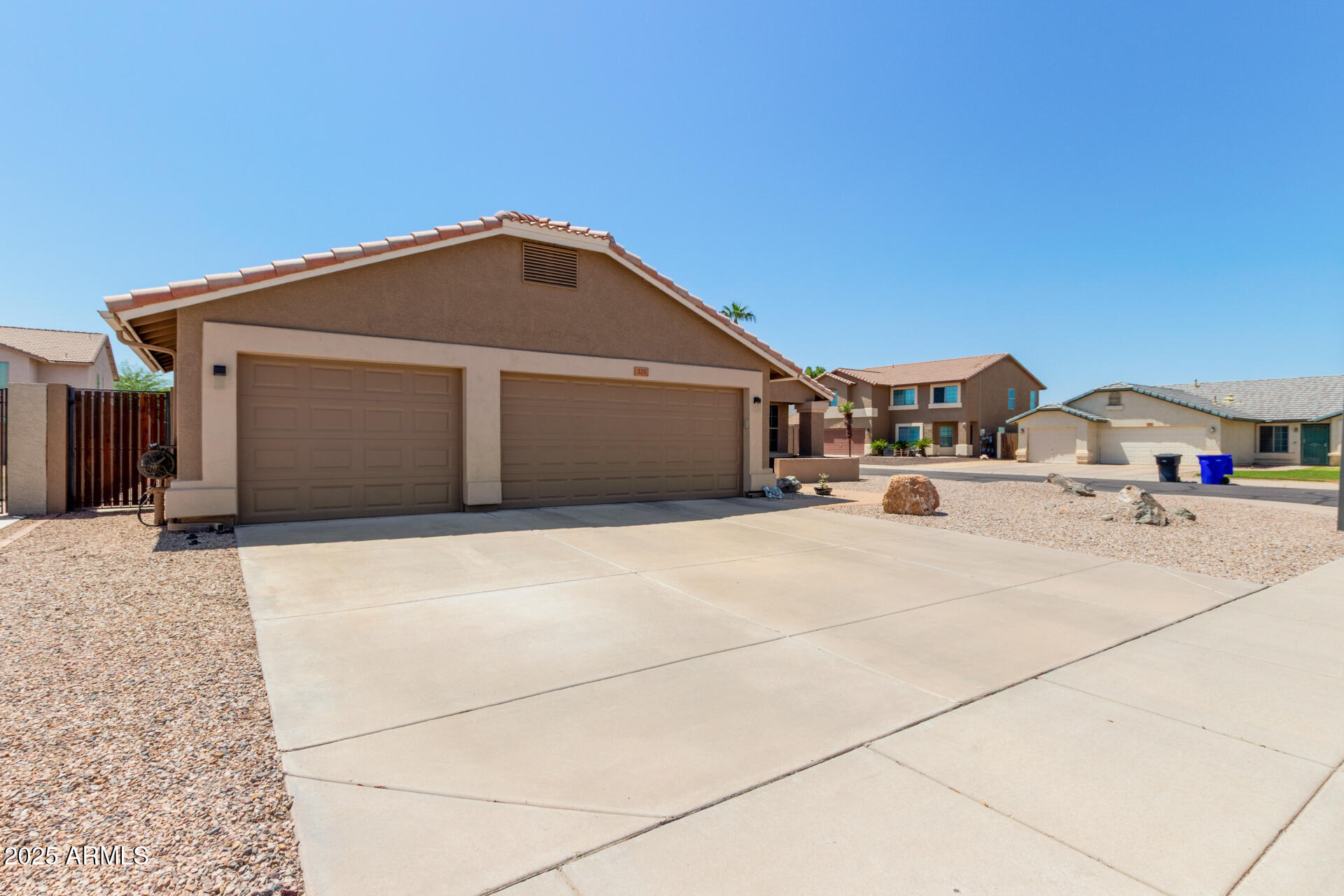 225 E SHEFFIELD Court