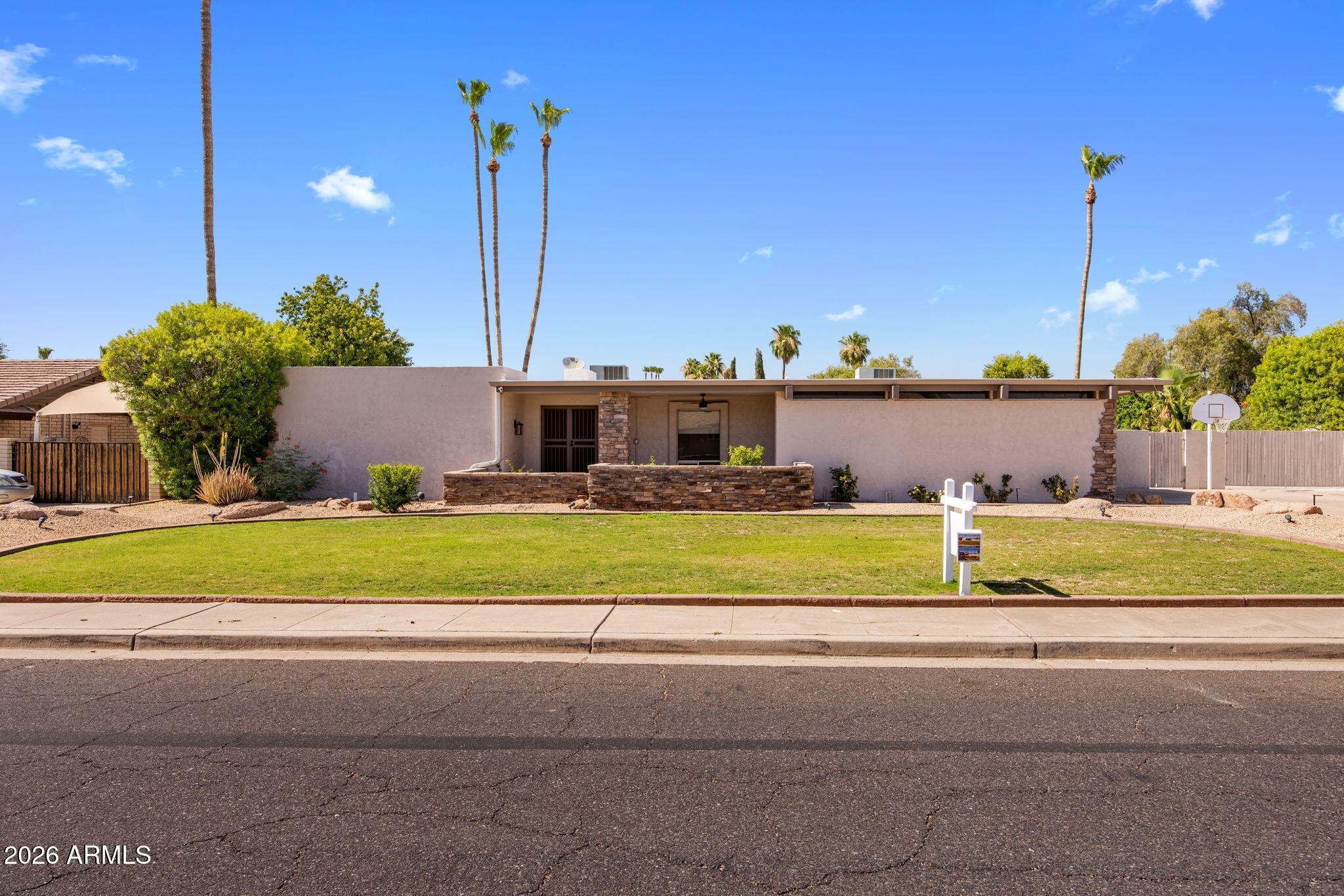 312 E BROOK HOLLOW Drive