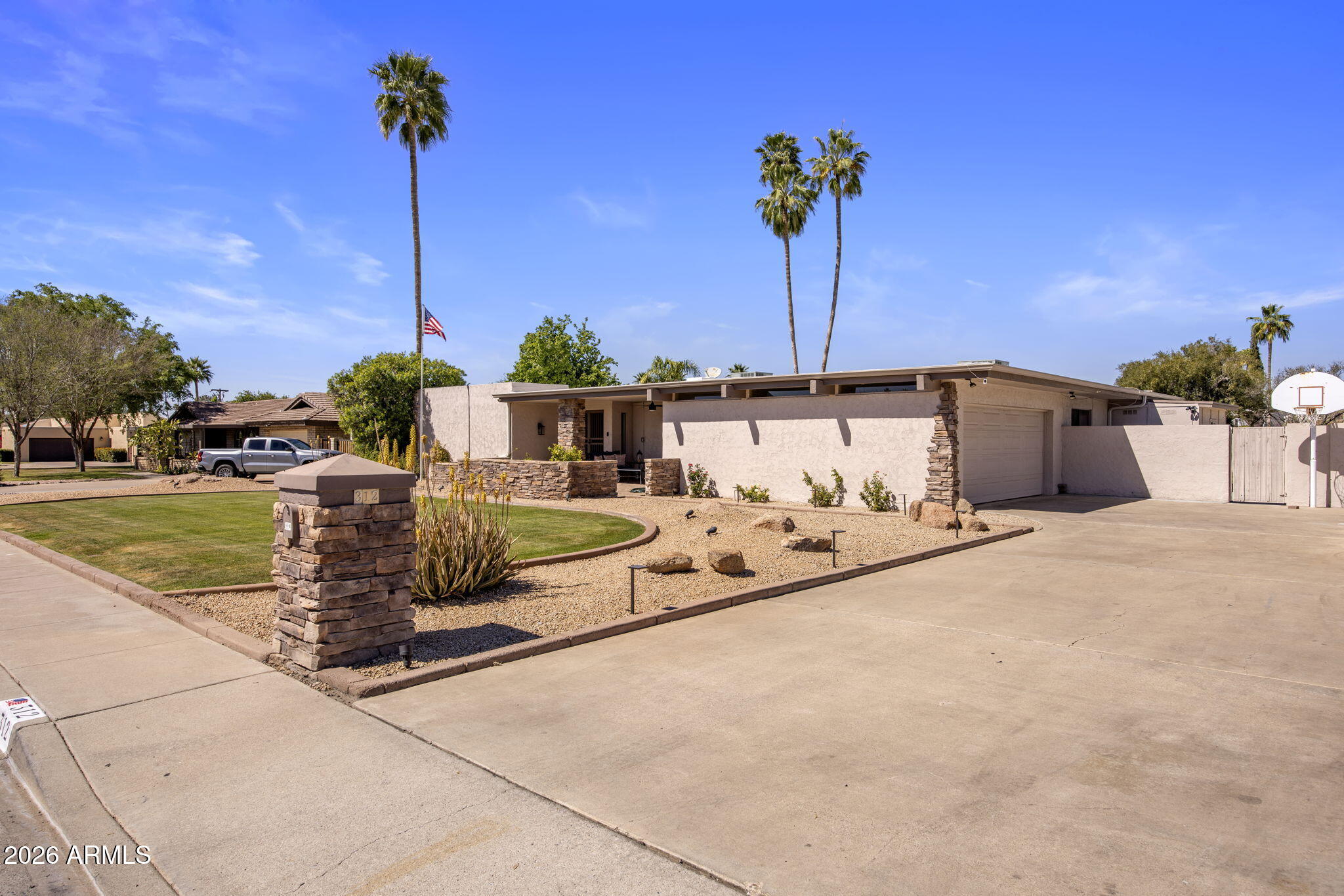 312 E BROOK HOLLOW Drive