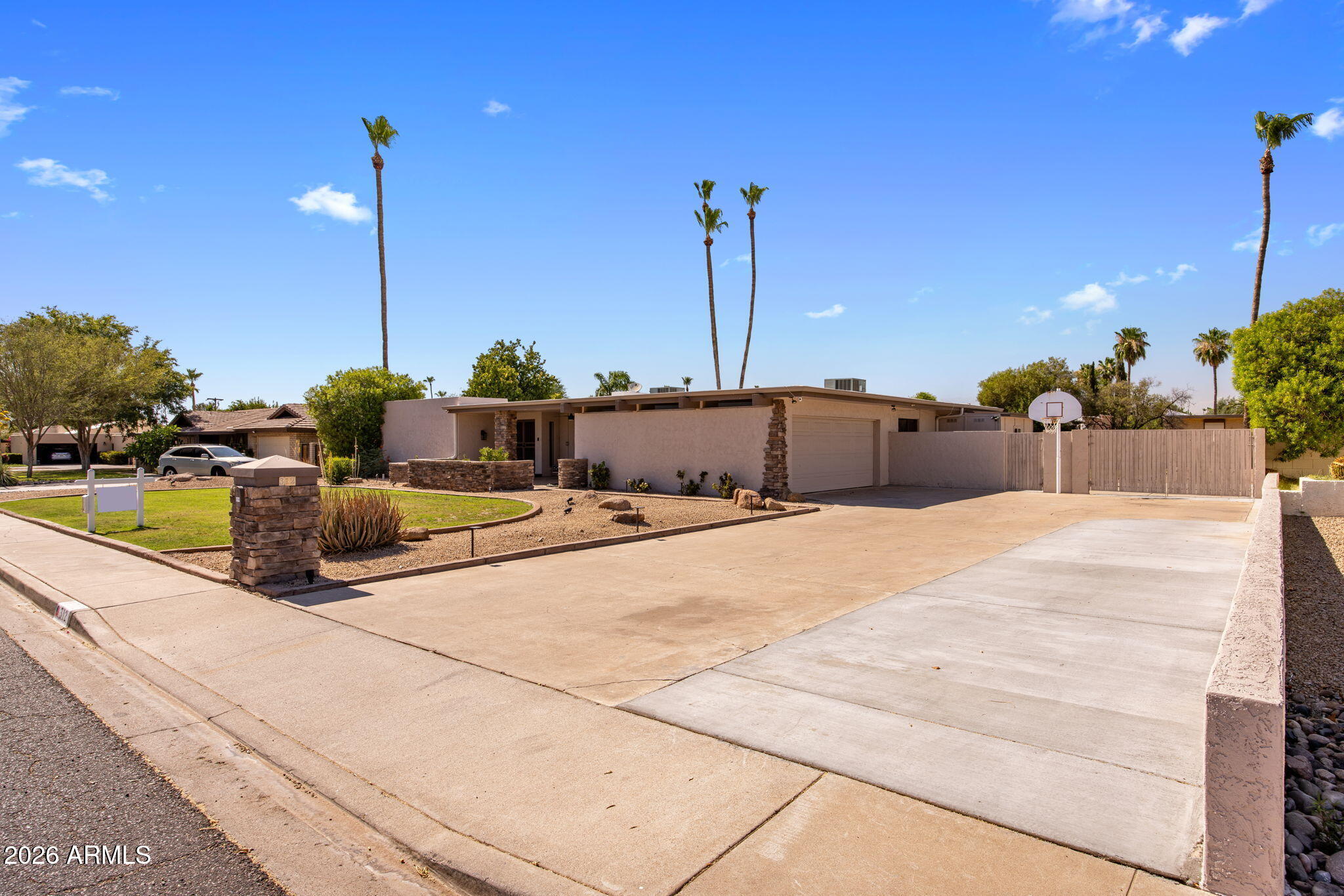 312 E BROOK HOLLOW Drive