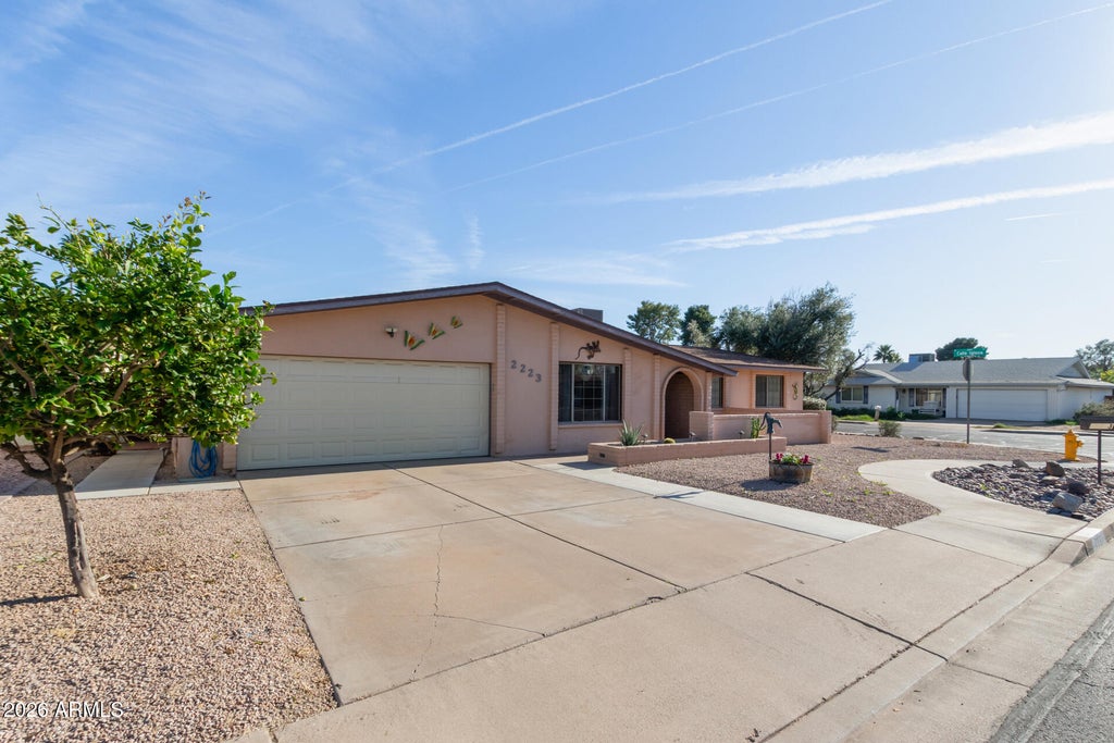 Photo of 2223 W Javelina Avenue, Mesa, AZ 85202 (MLS # 7090361)