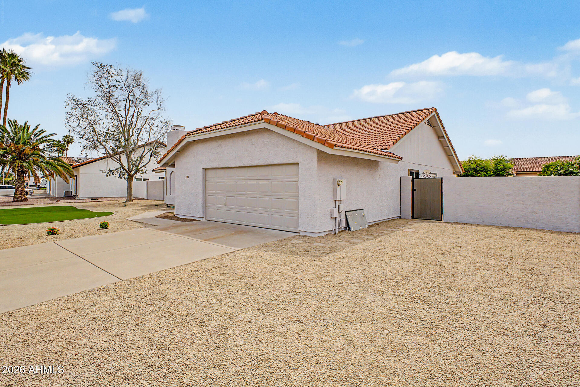 403 W CHILTON Street