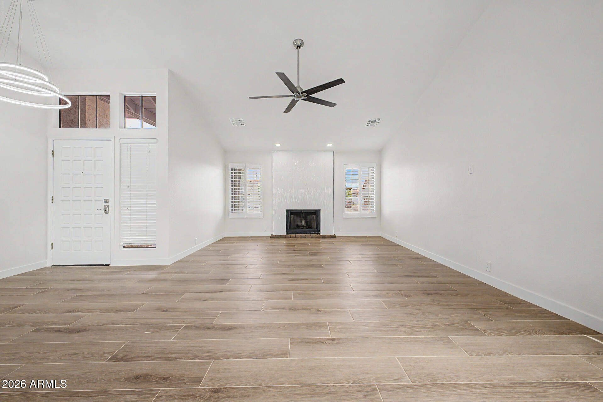 403 W CHILTON Street