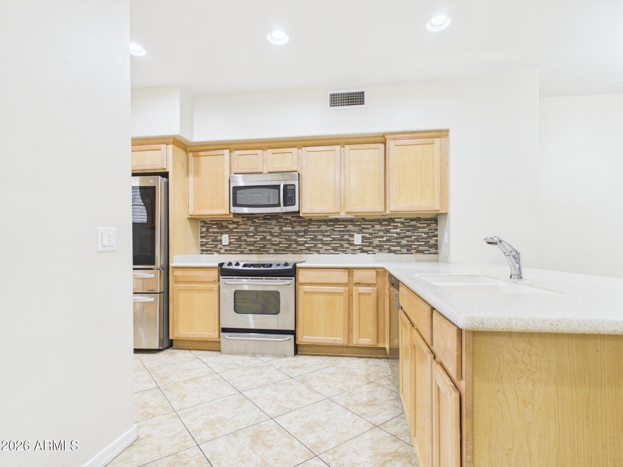 2130 W HUNTER Court 141