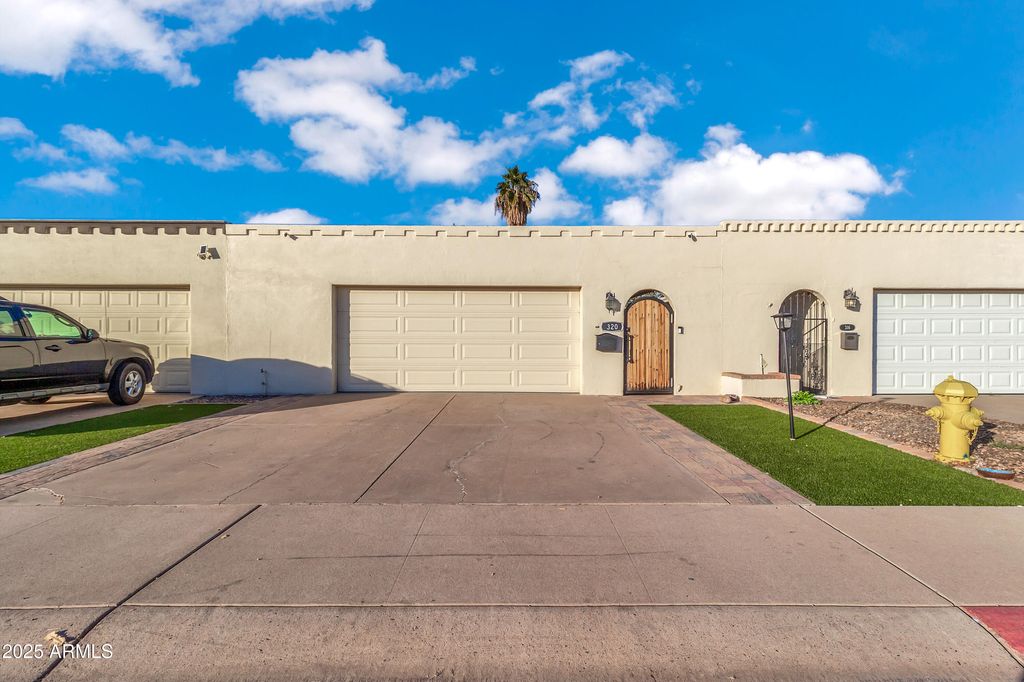 Photo of 320 W Laguna Drive, Tempe, AZ 85282 (MLS # 6958139)