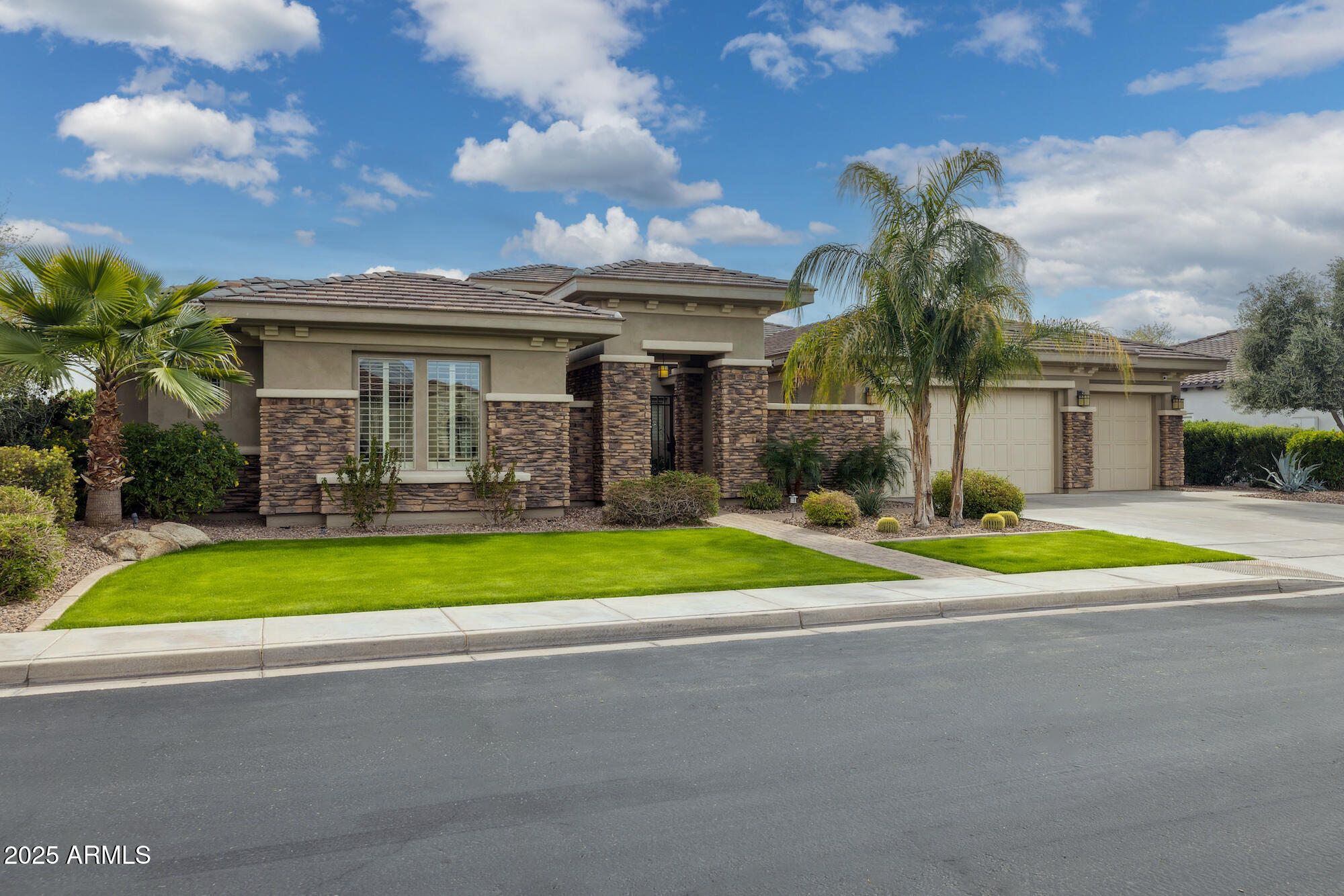 3425 E BIRCHWOOD Place