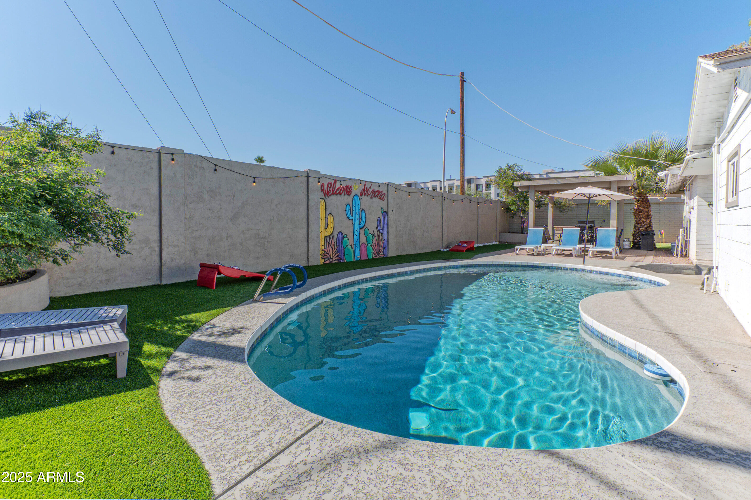 1749 E MEDLOCK Drive