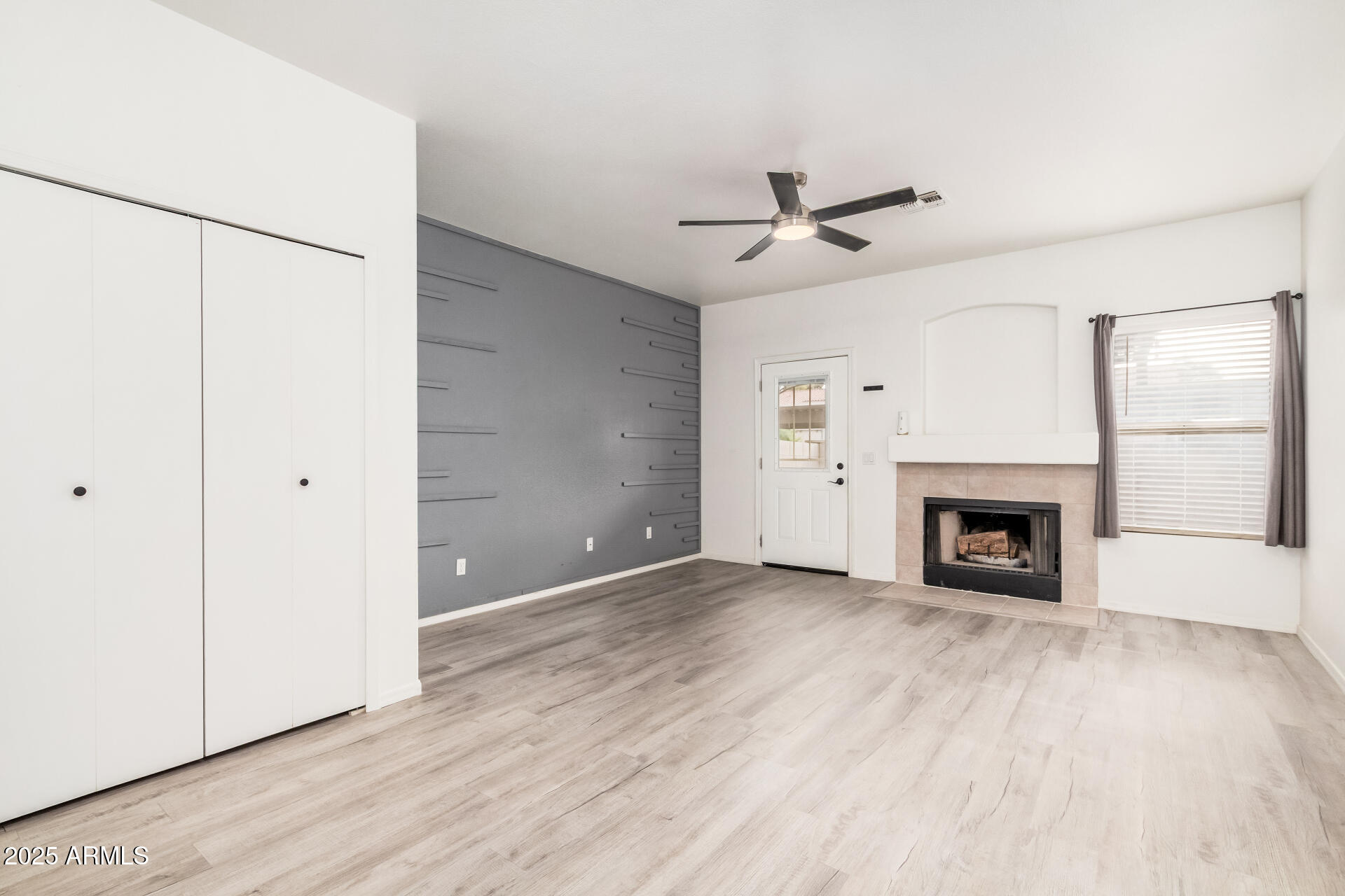 1961 N HARTFORD Street 1092