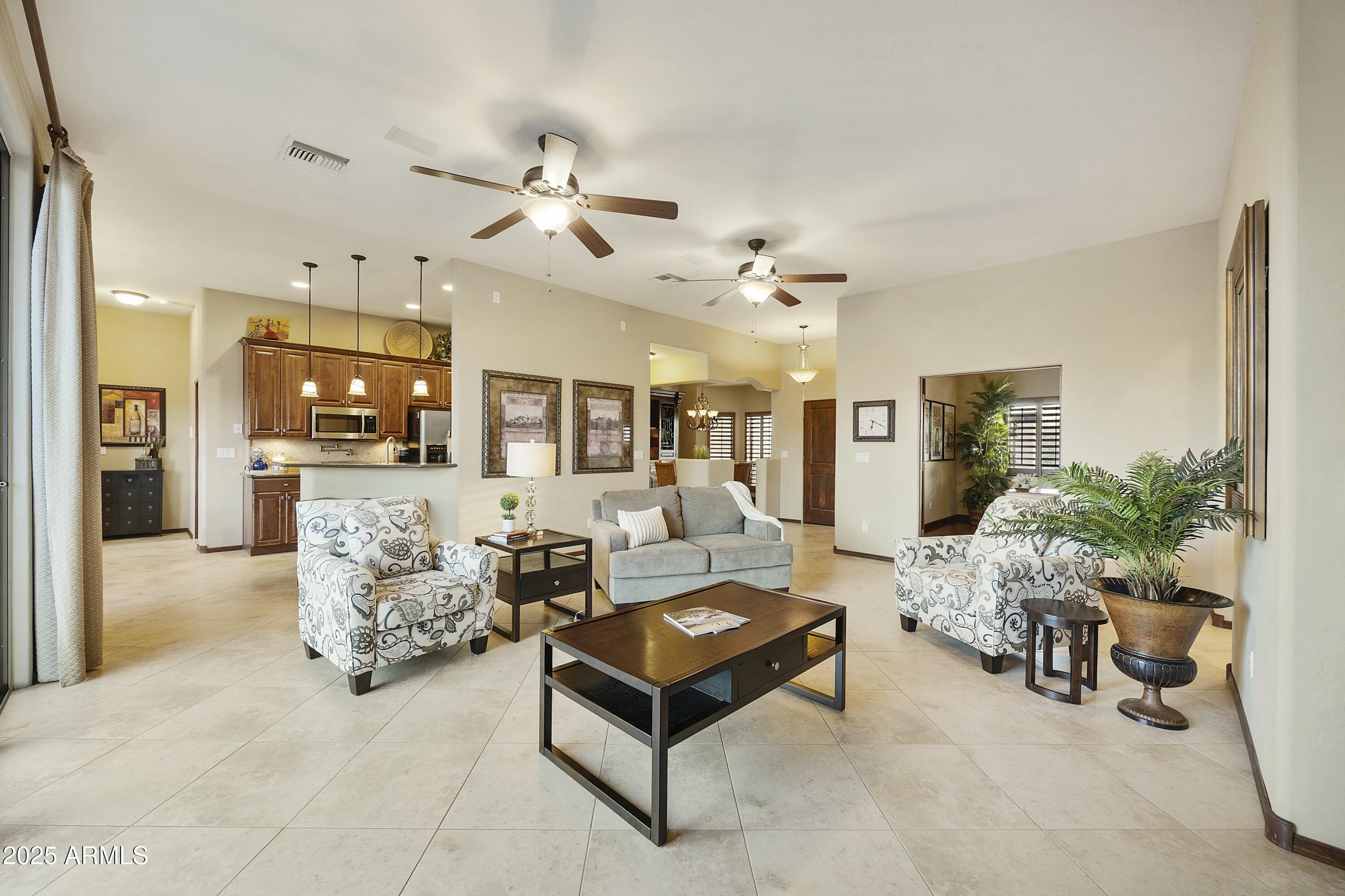 515 S ROADRUNNER Road