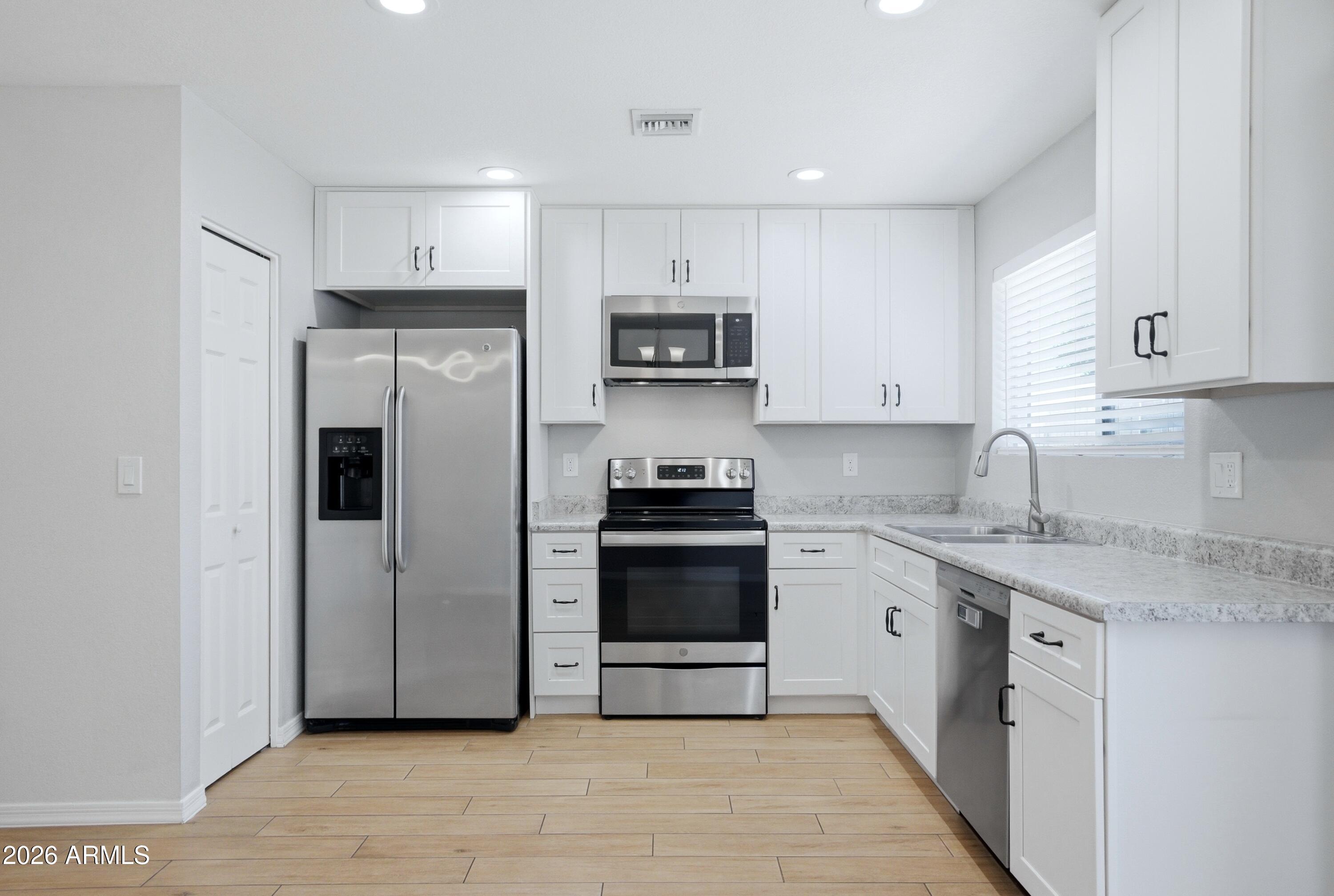 2844 E WALTANN Lane 4