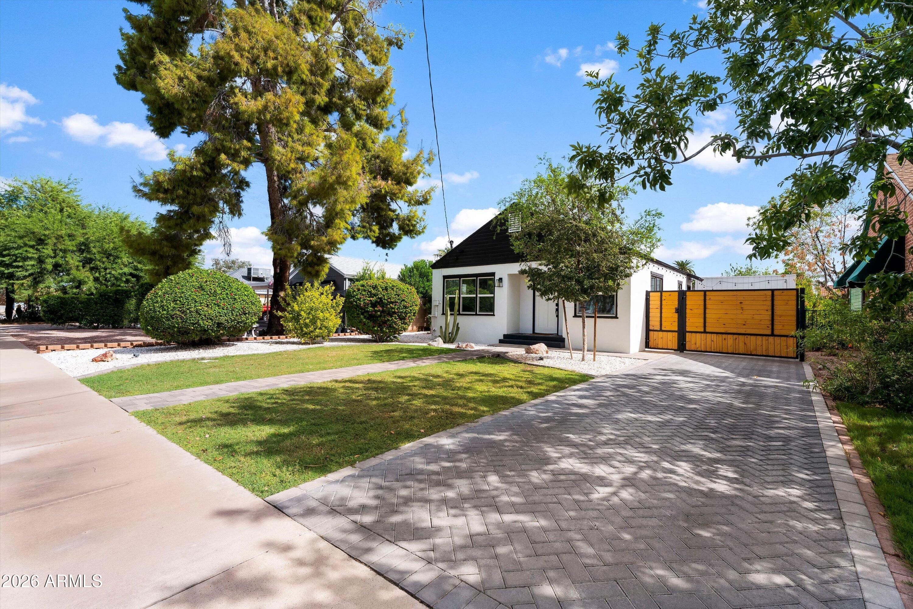 217 N MORRIS --