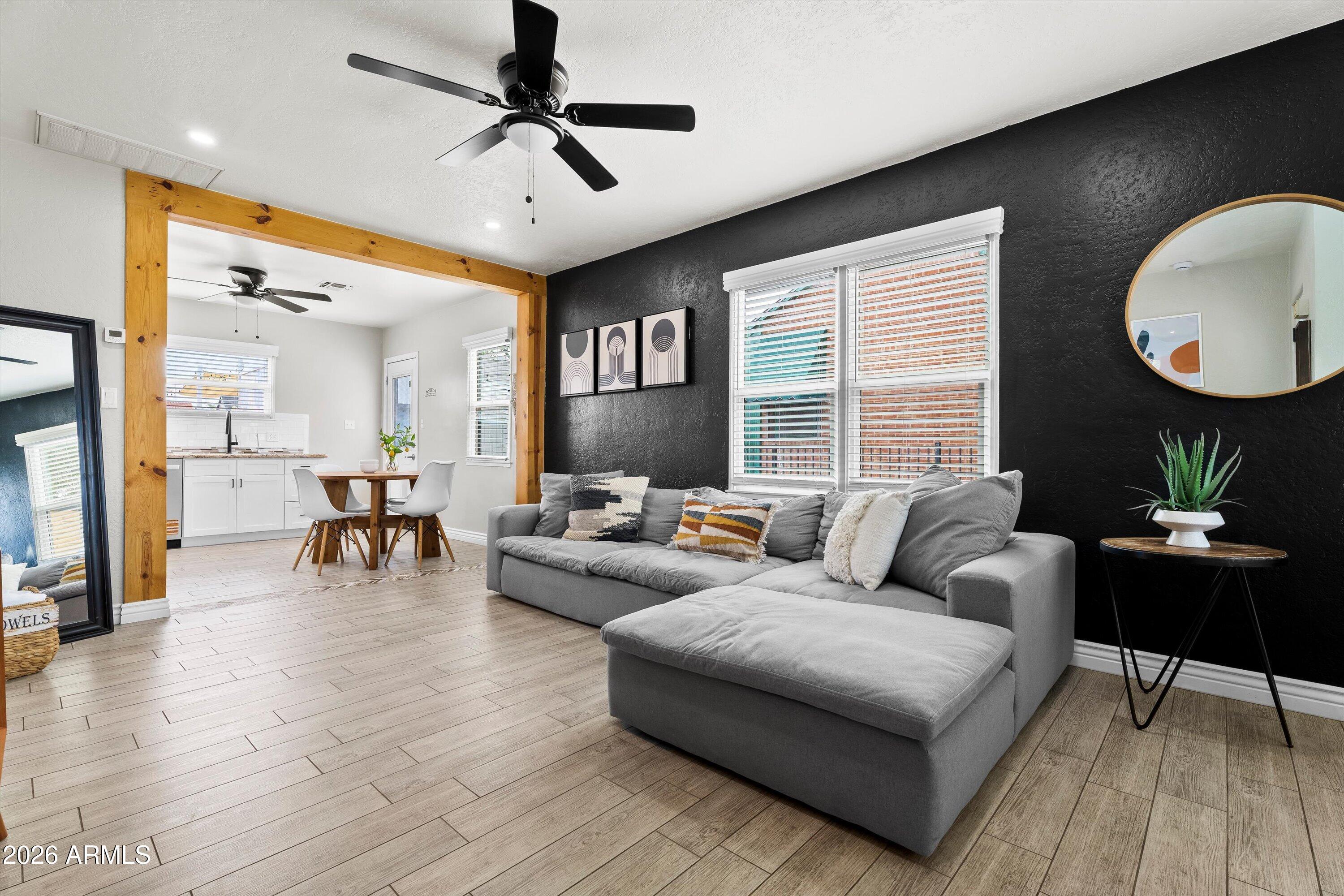 217 N MORRIS --