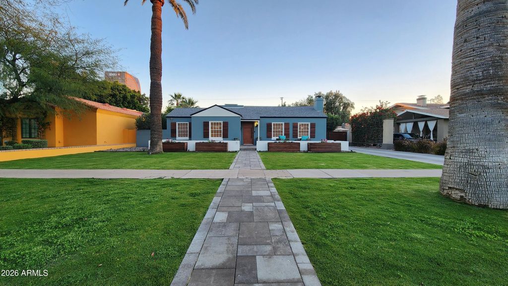 Photo of 71 W Cypress Street, Phoenix, AZ 85003 (MLS # 6992846)