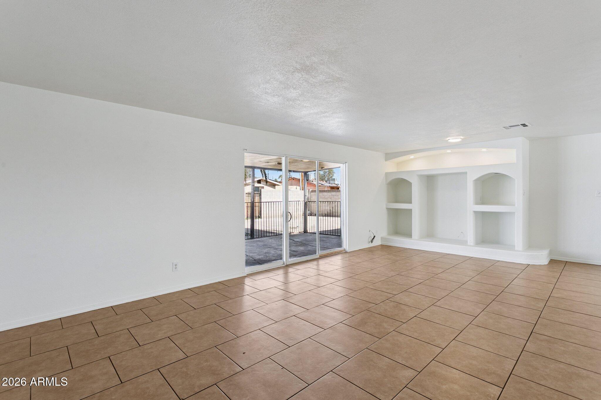 5662 W MARIPOSA Street