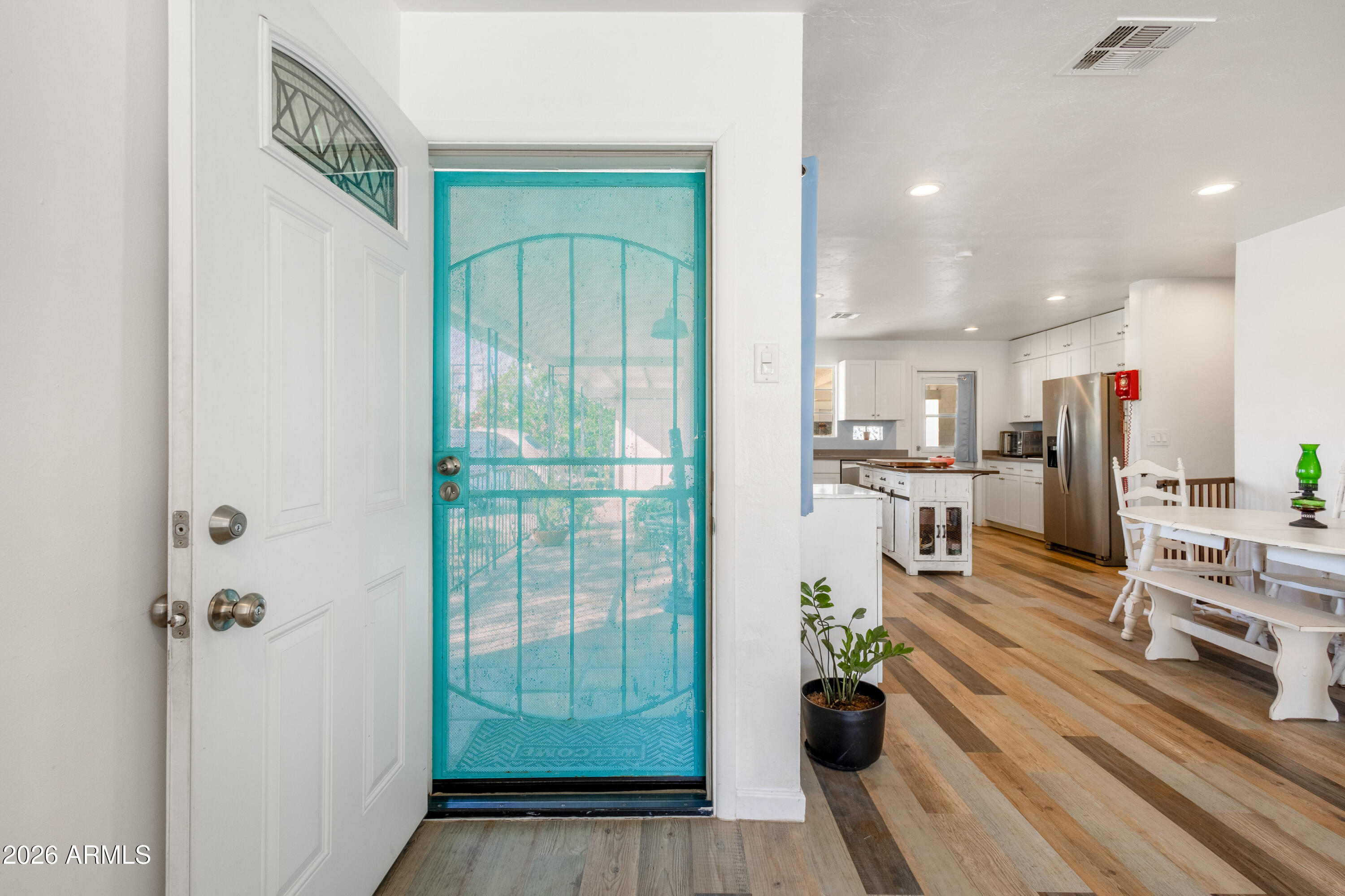 708 E NORTHVIEW Avenue