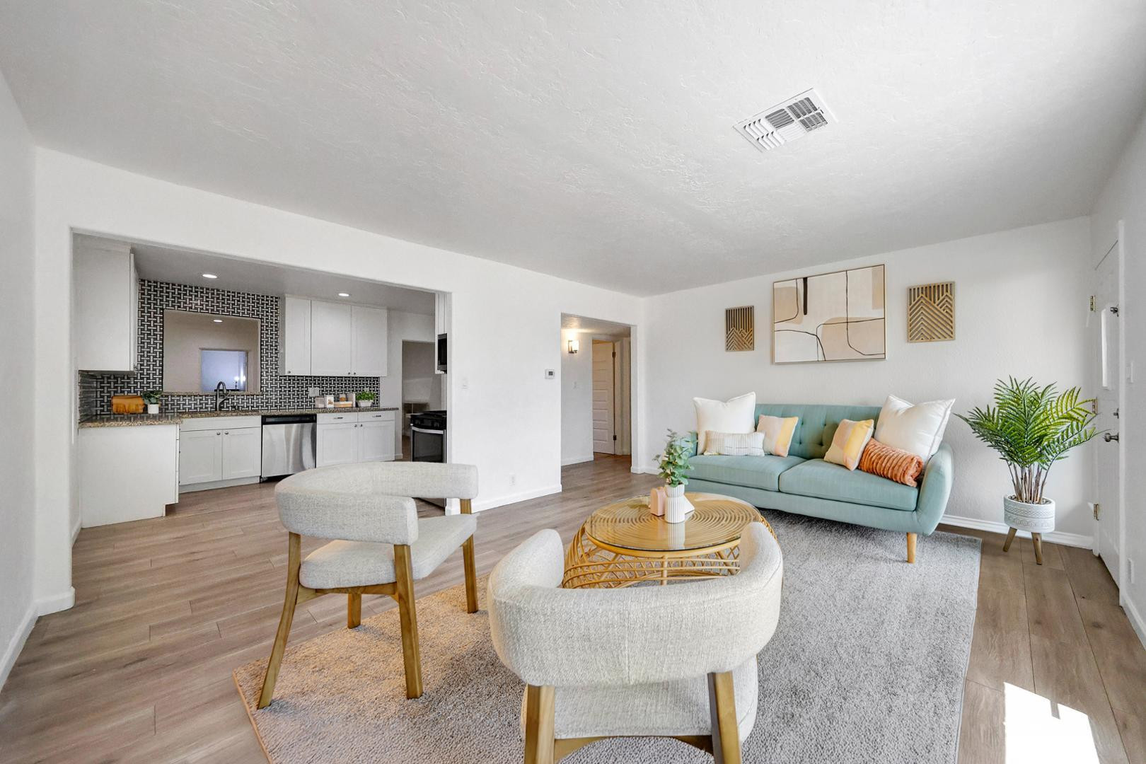 224 W Glenrosa Avenue