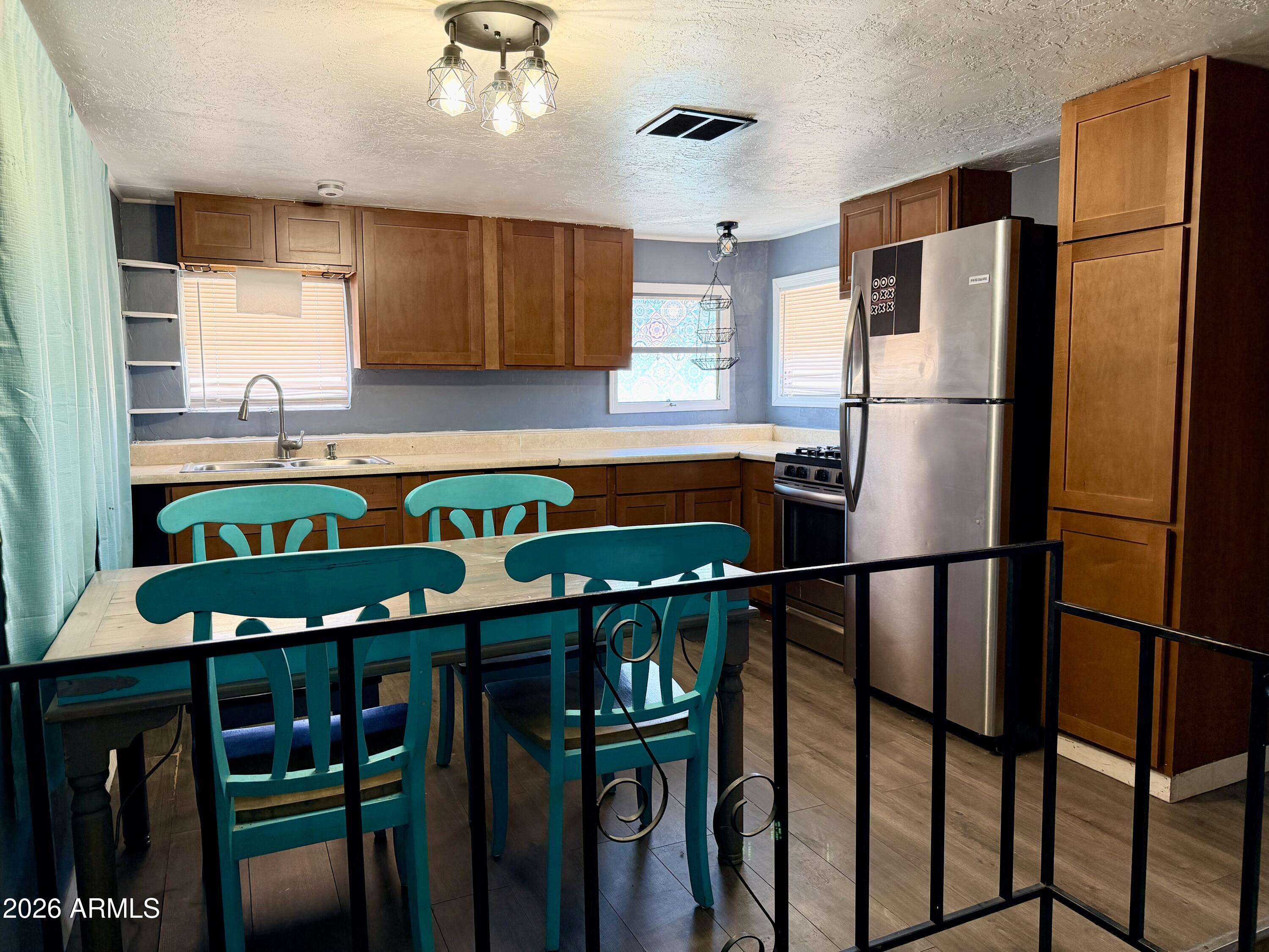 517 N AVENUE A -- 27