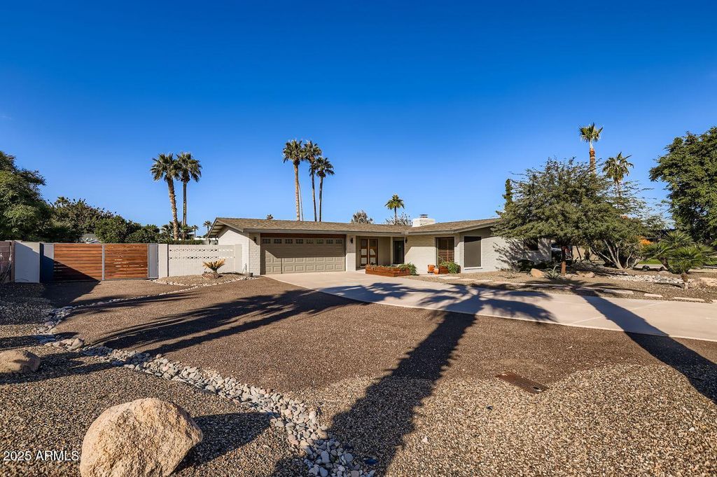 Photo of 202 N Florence Avenue, Litchfield Park, AZ 85340 (MLS # 6953986)