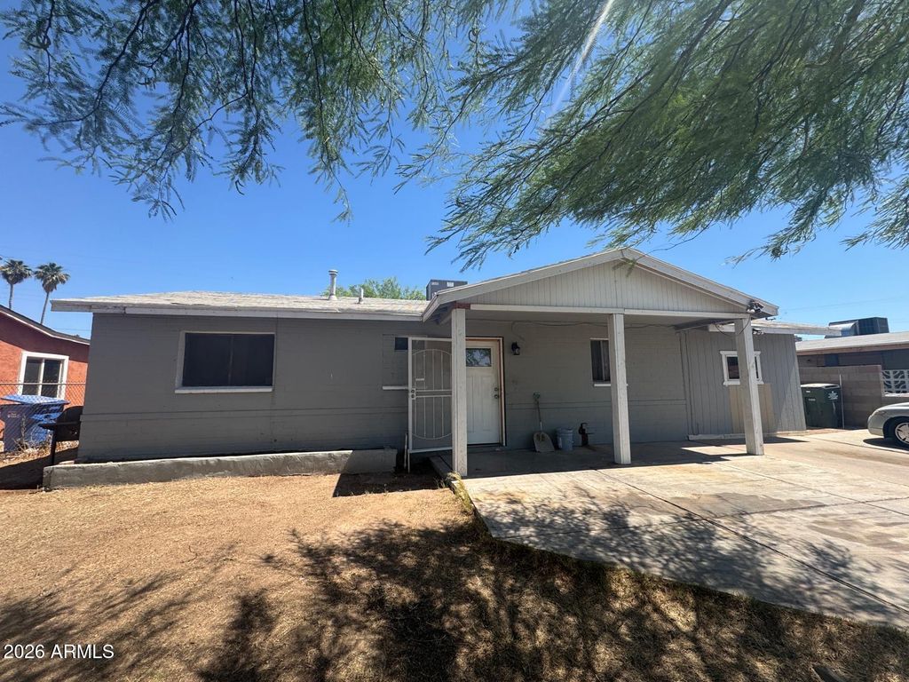 Photo of 2073 W Chambers Street, Phoenix, AZ 85041 (MLS # 7025658)