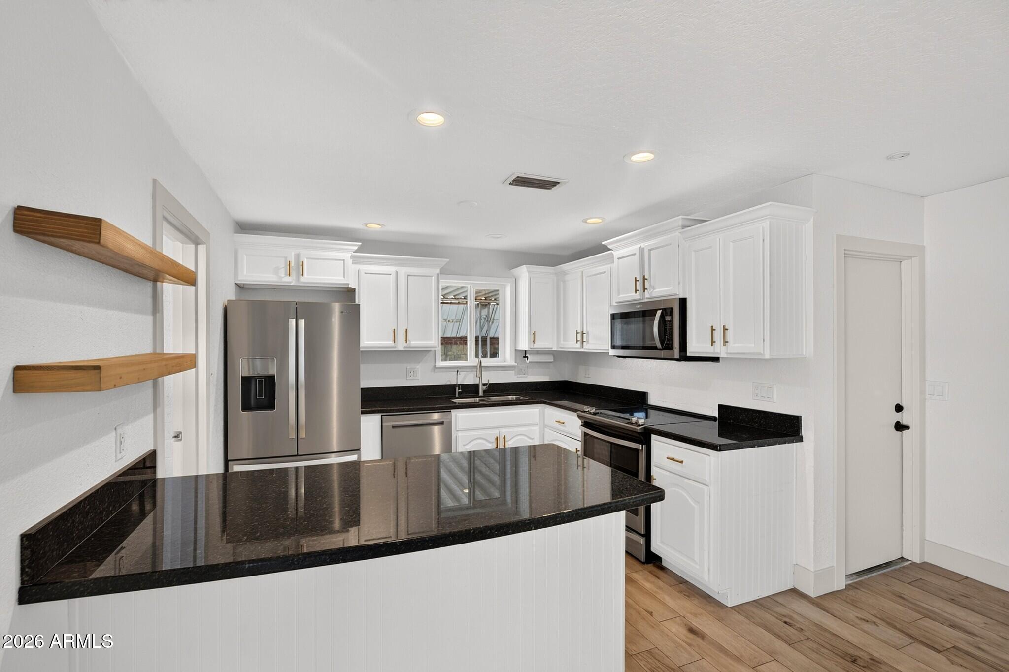 705 N ORACLE Circle