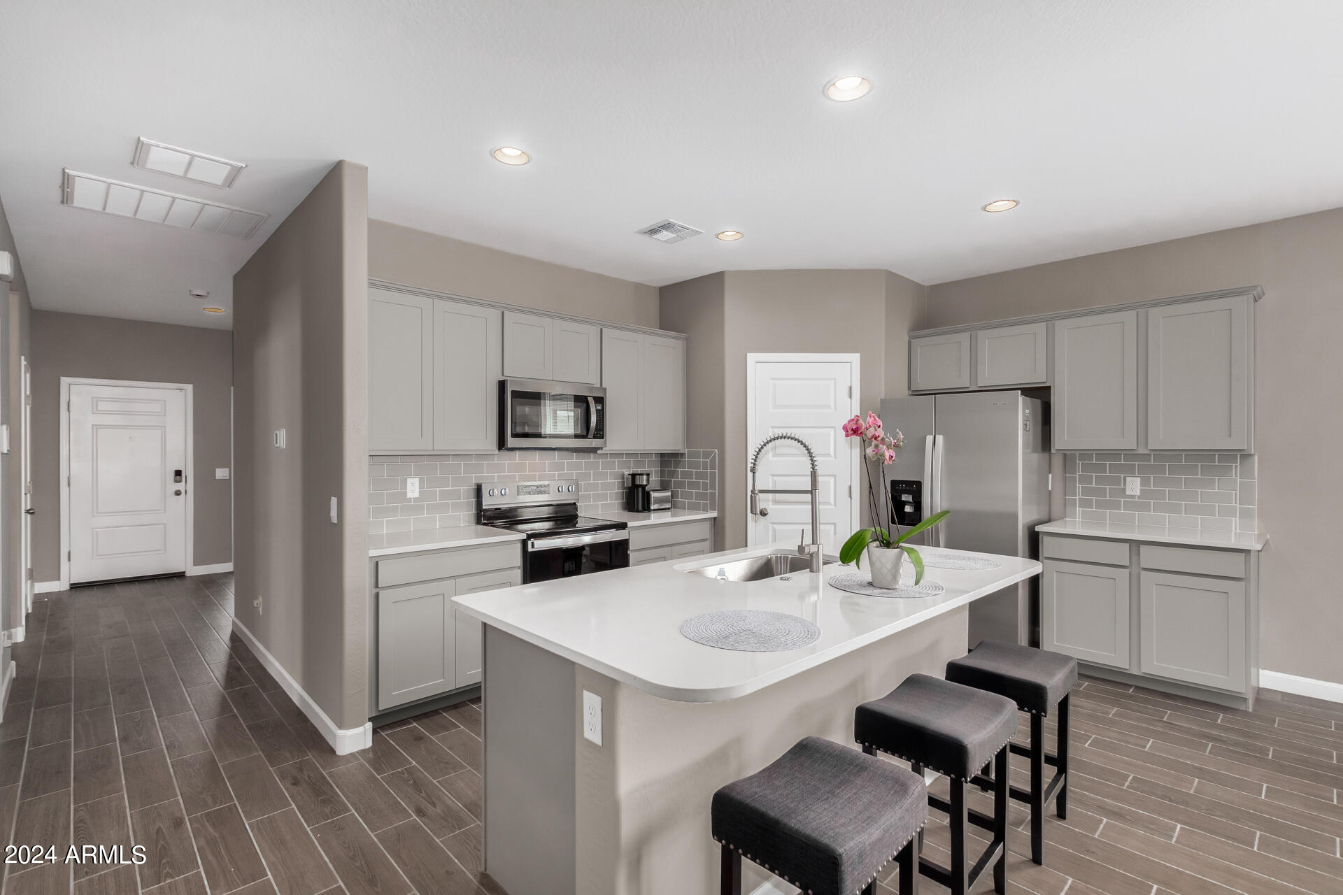 23950 W Hilton Avenue