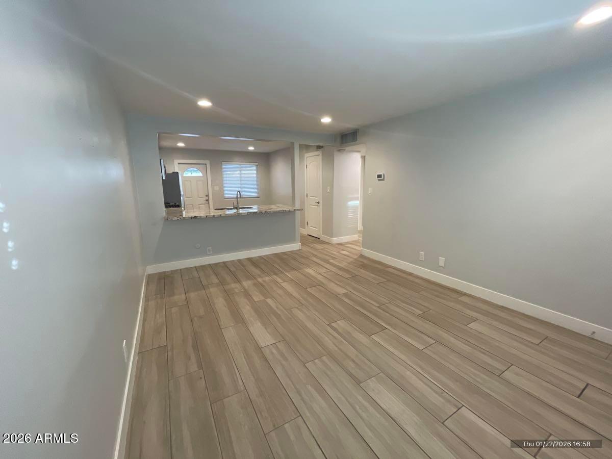4843 E Cambridge Avenue Apt 10