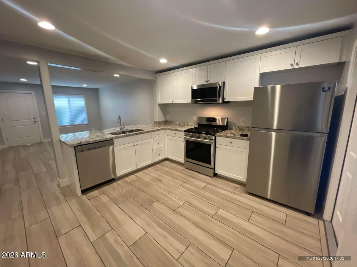 4843 E Cambridge Avenue Apt 10