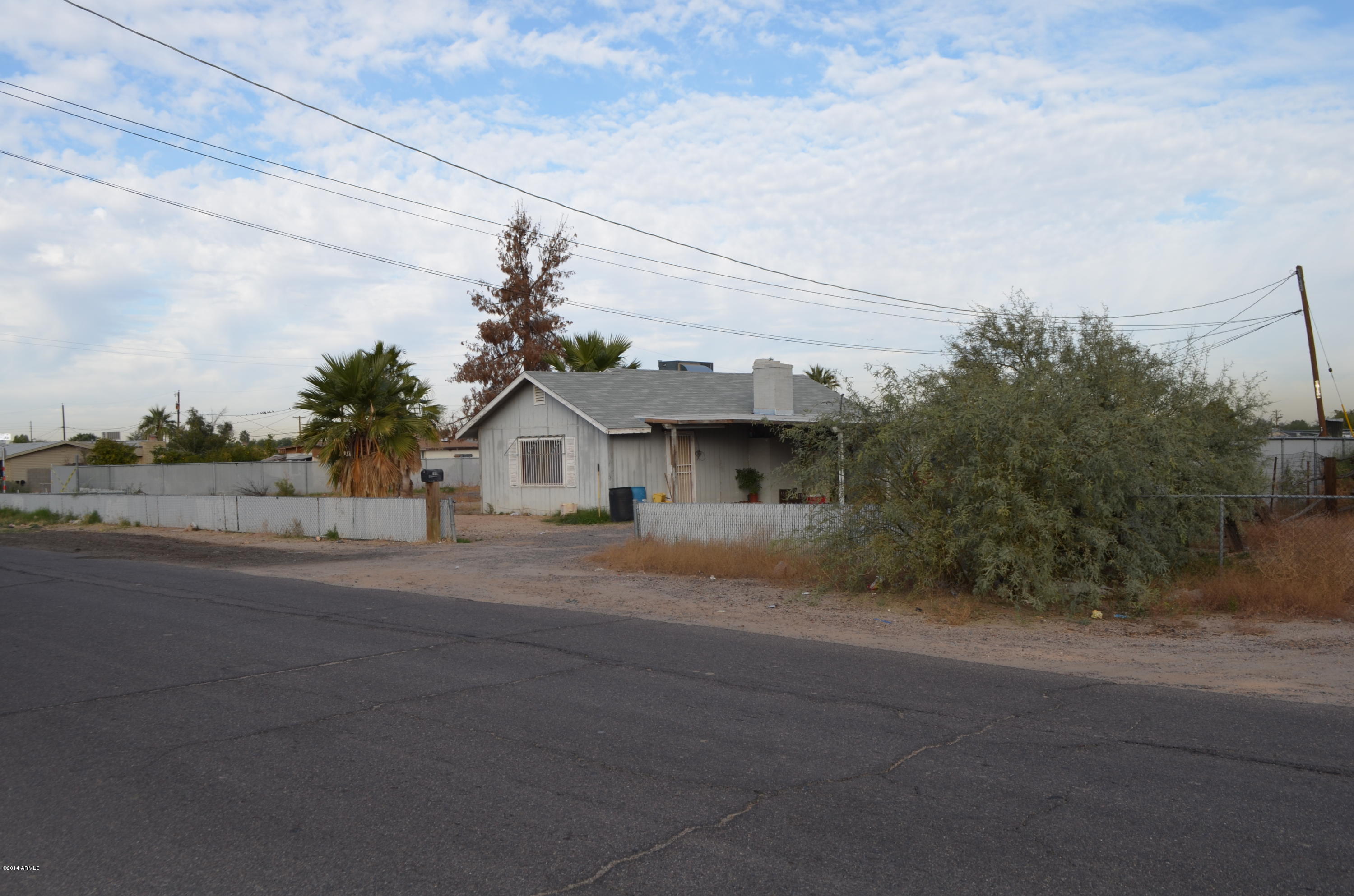 Photo 1 of 3 — 1040 W SUNLAND Avenue, Phoenix, AZ 85041