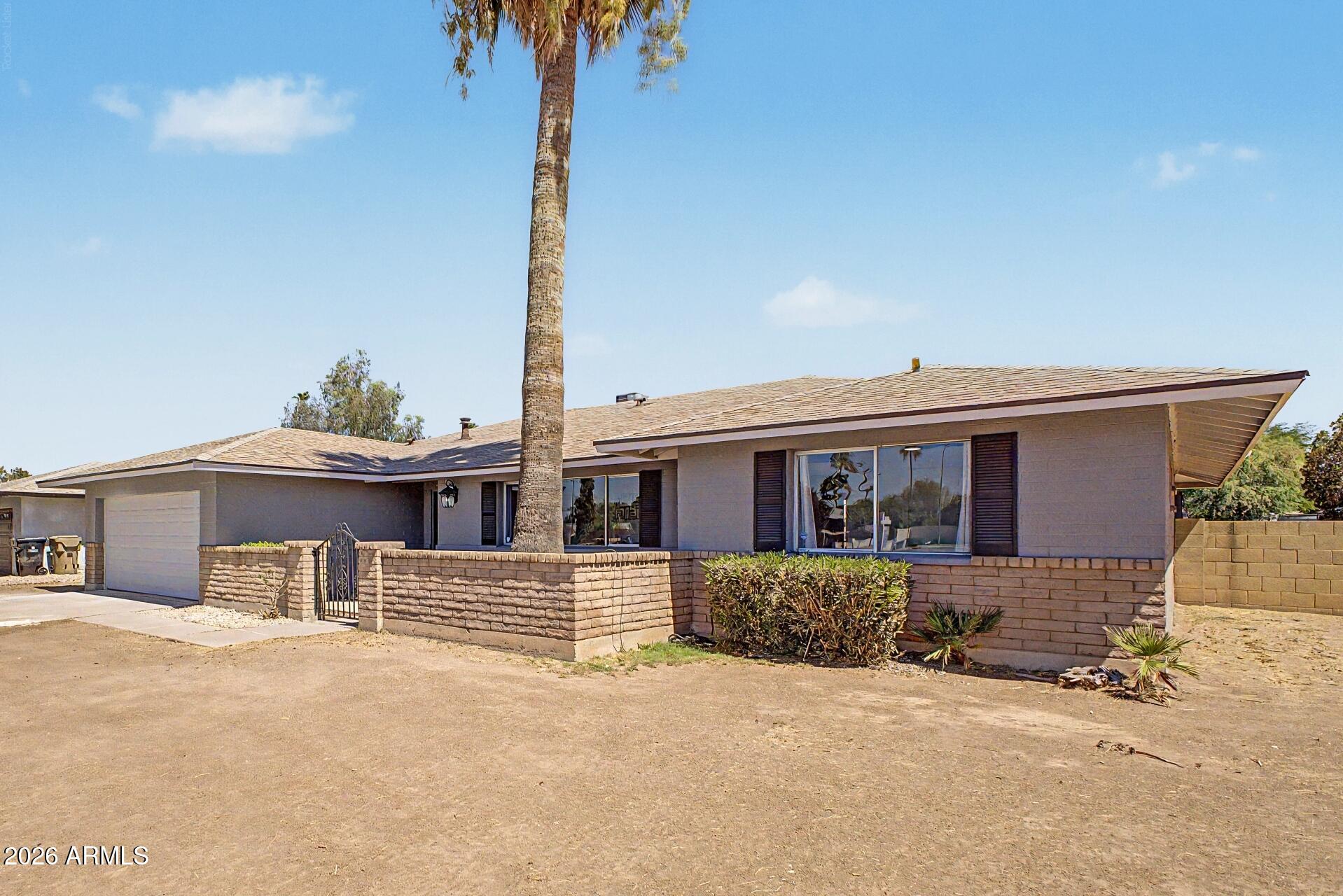 2936 W GLENDALE Avenue