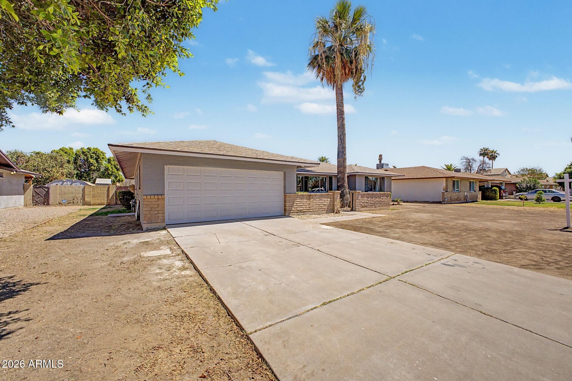 2936 W GLENDALE Avenue